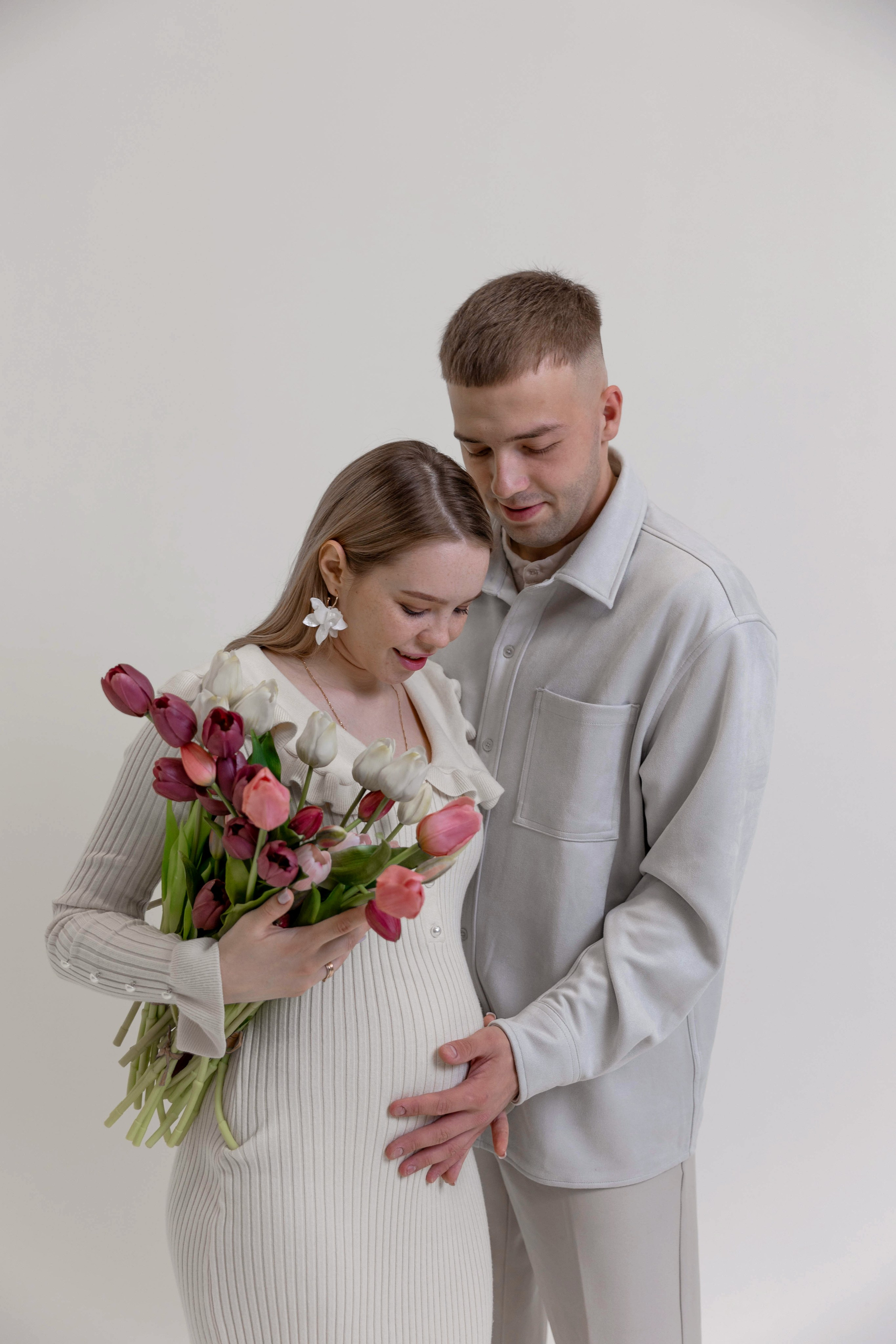 Беременность Марины и Кирилла в фотостудии. Свадебный семейный фотограф Костырина Светлана