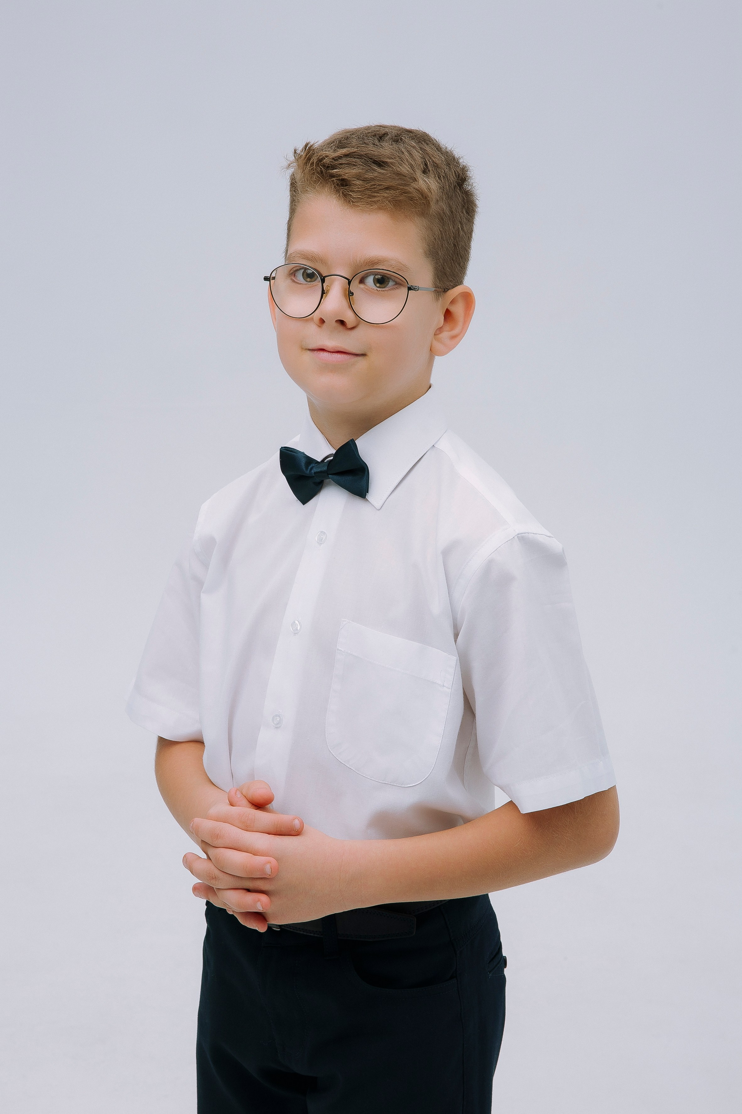 Портрет на светлом фоне- начальная школа. Выпускные альбомы Натальи Бутко: Новороссийск, Анапа, Геленджик