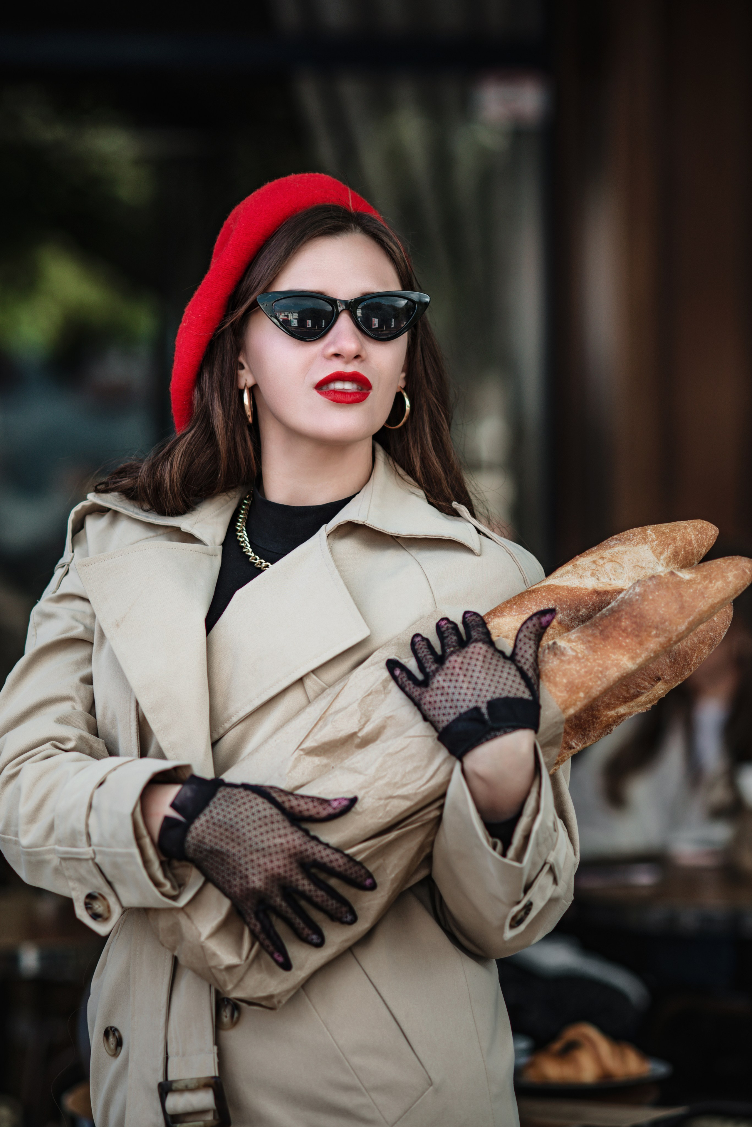 Портретная фотосессия в городе. Красивая девушка в кафе. Фотограф в Симферополе и по Крыму Ольга Топоривская.