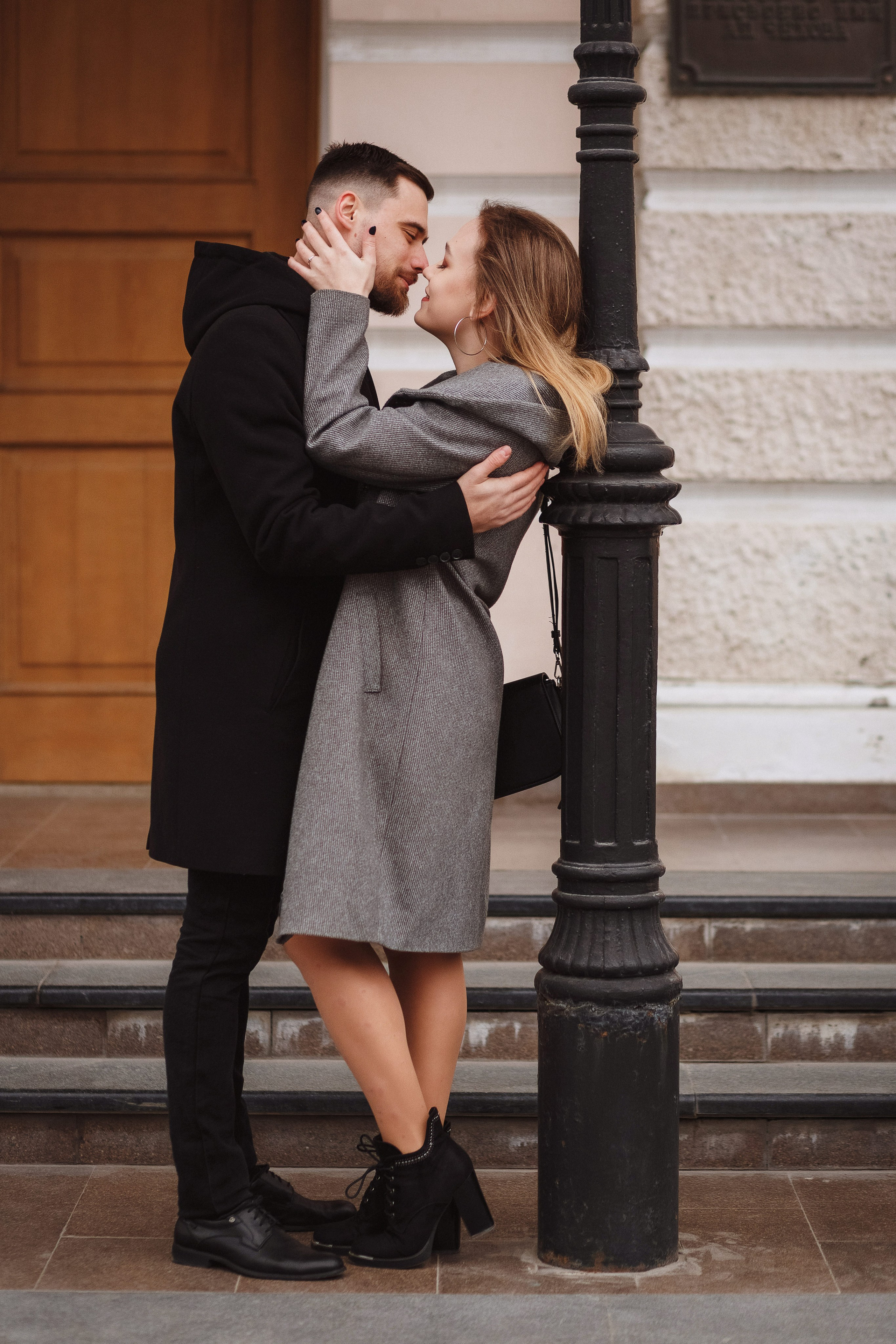 Романтическая фотосессия Никиты и Марины у Театра Чехова в Таганроге. Свадебный и семейный фотограф в Таганроге Бакарюк Антон