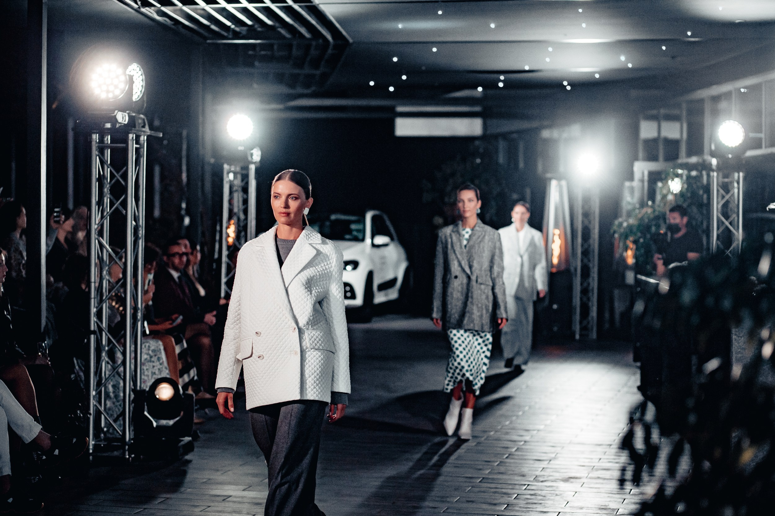 Закрытый показ дизайнера Ansel в рамках осеннего сезона…. RetroChic Фото