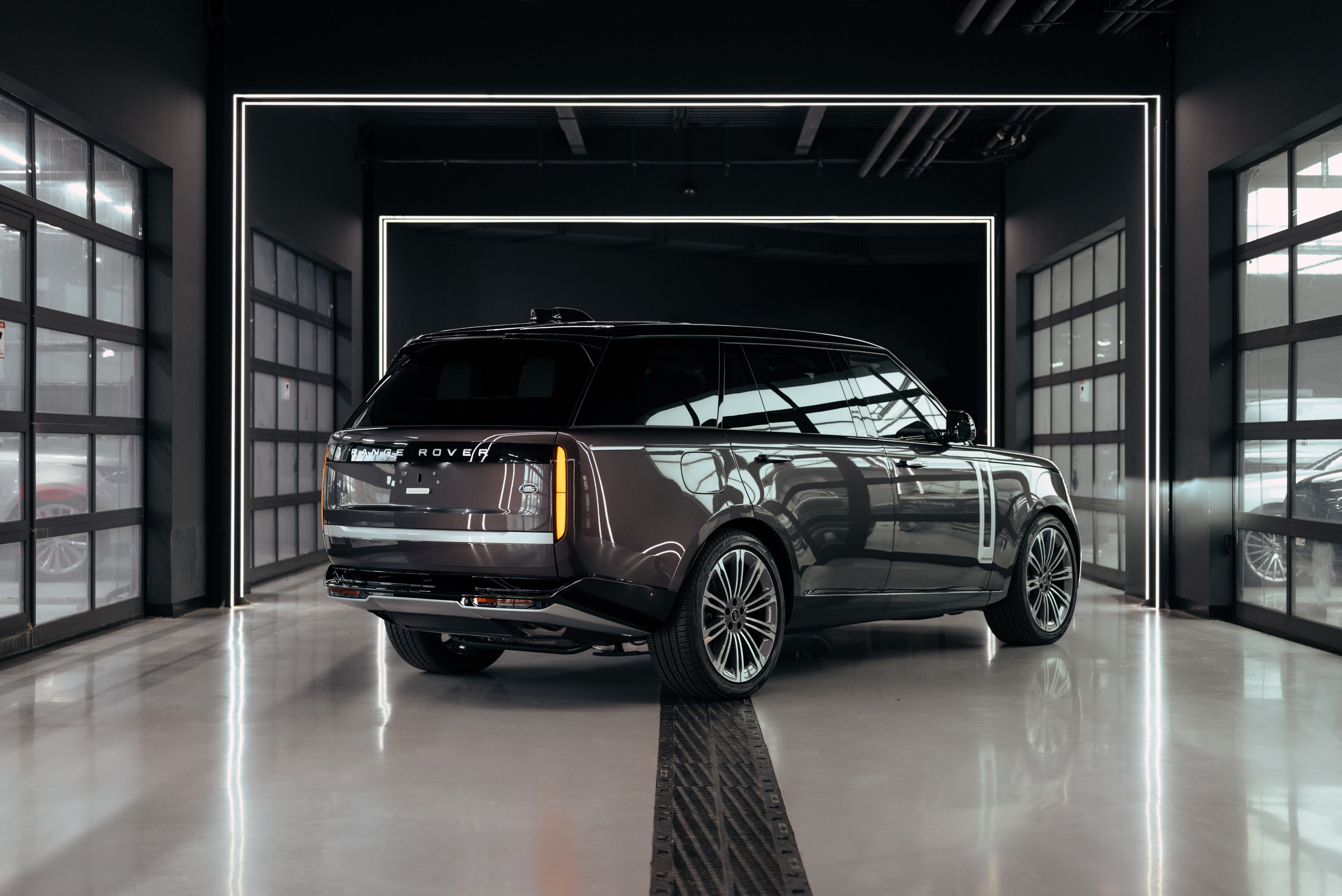 Range Rover long brown on white. DeLorein