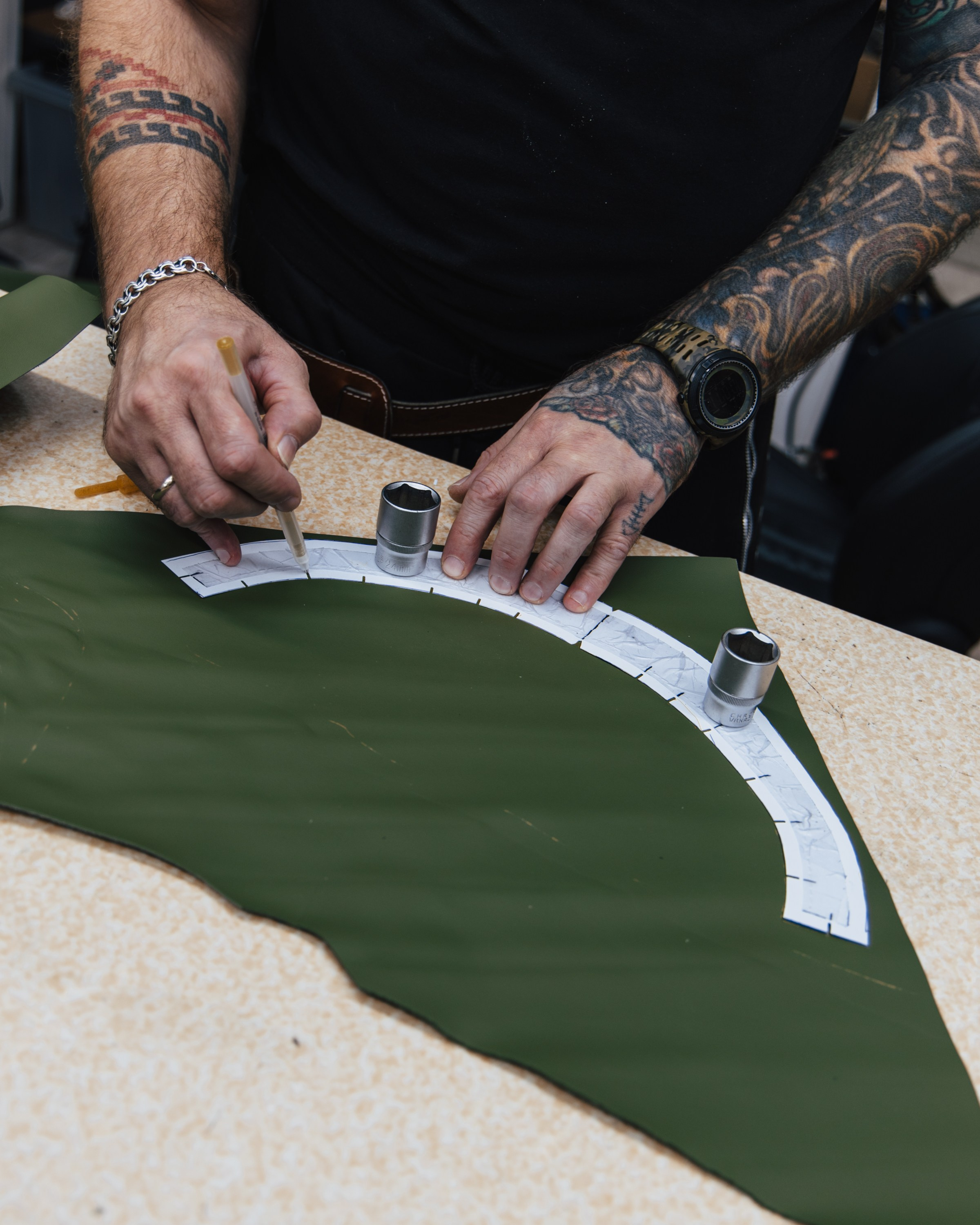 BMW X5M пошив салона в зеленую кожу. DeLorein