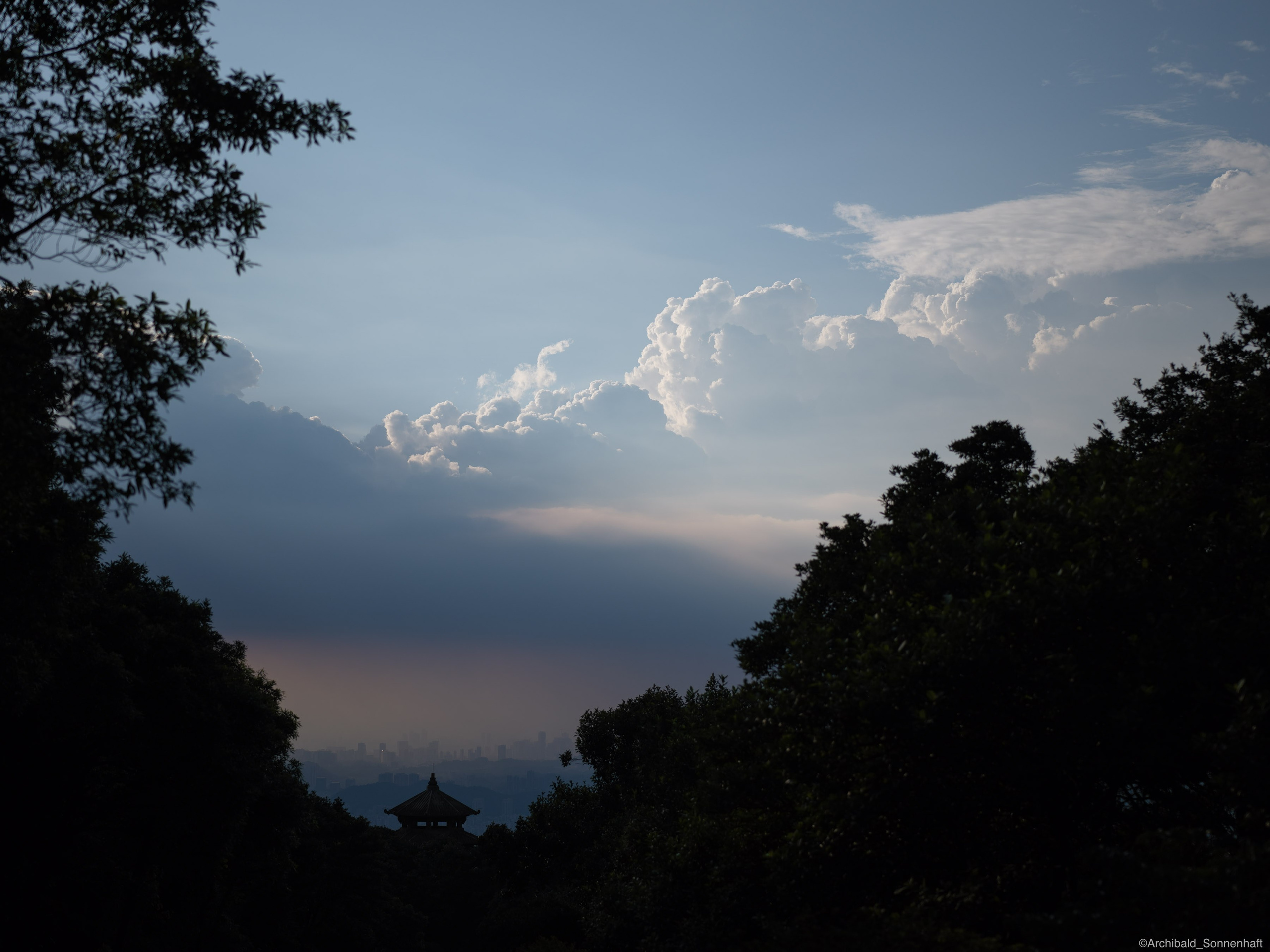 Shenzhen hike. Photographer in Guangzhou, China. Archibald Sonnenhaft