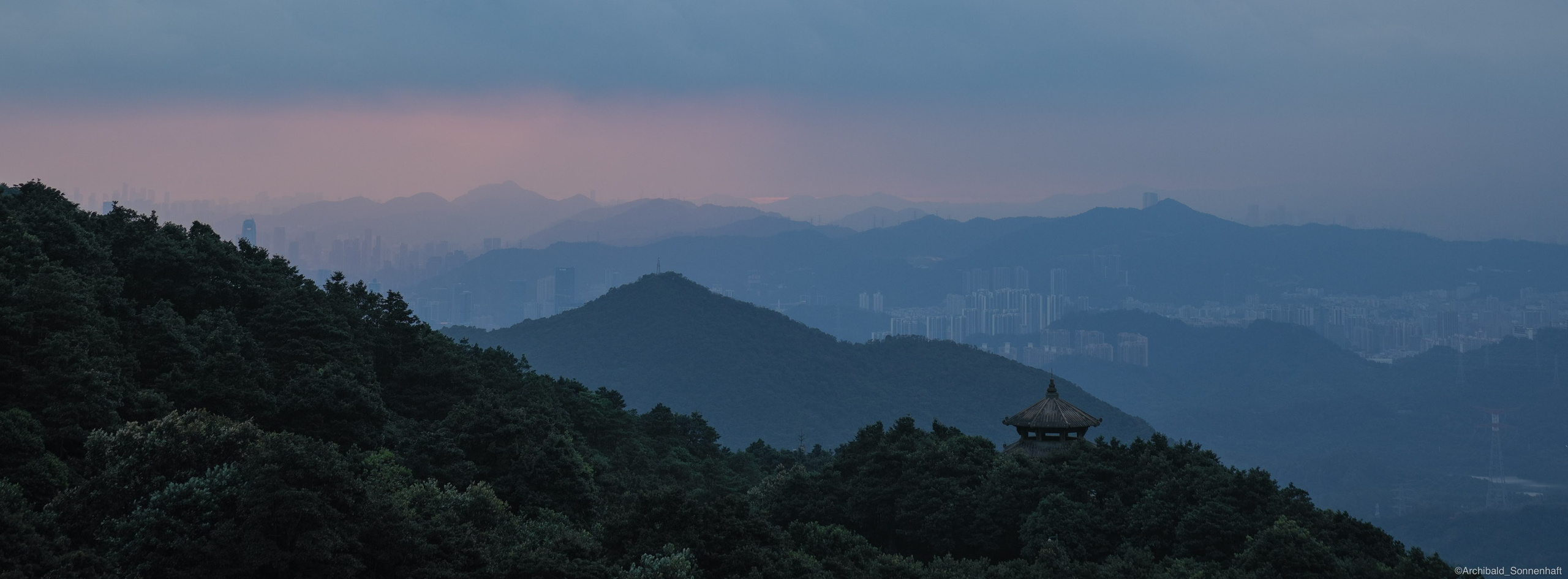 Shenzhen hike. Photographer in Guangzhou, China. Archibald Sonnenhaft