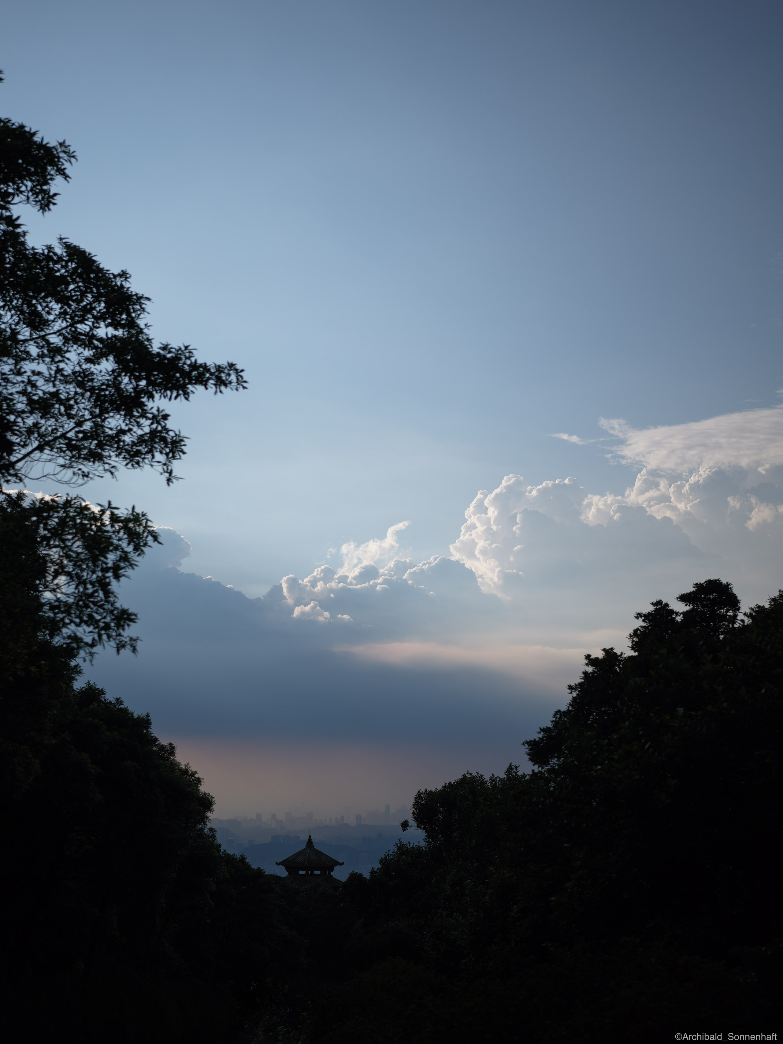 Shenzhen hike. Photographer in Guangzhou, China. Archibald Sonnenhaft