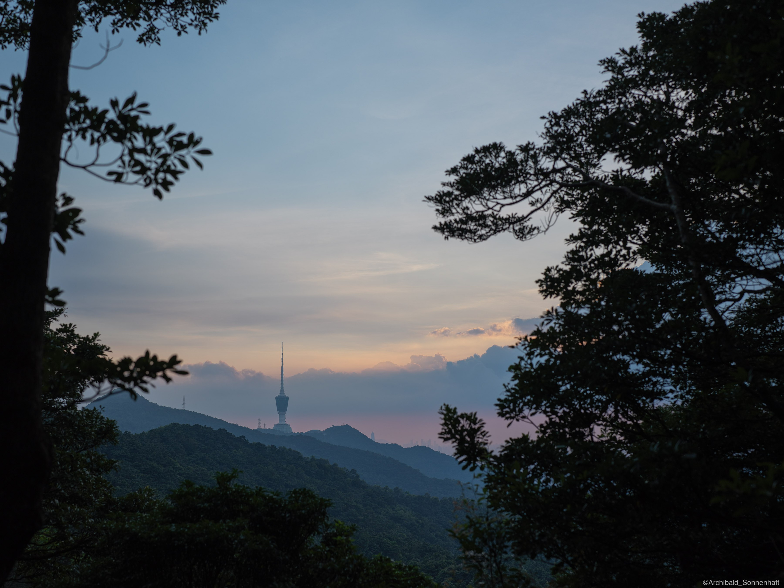Shenzhen hike. Photographer in Guangzhou, China. Archibald Sonnenhaft