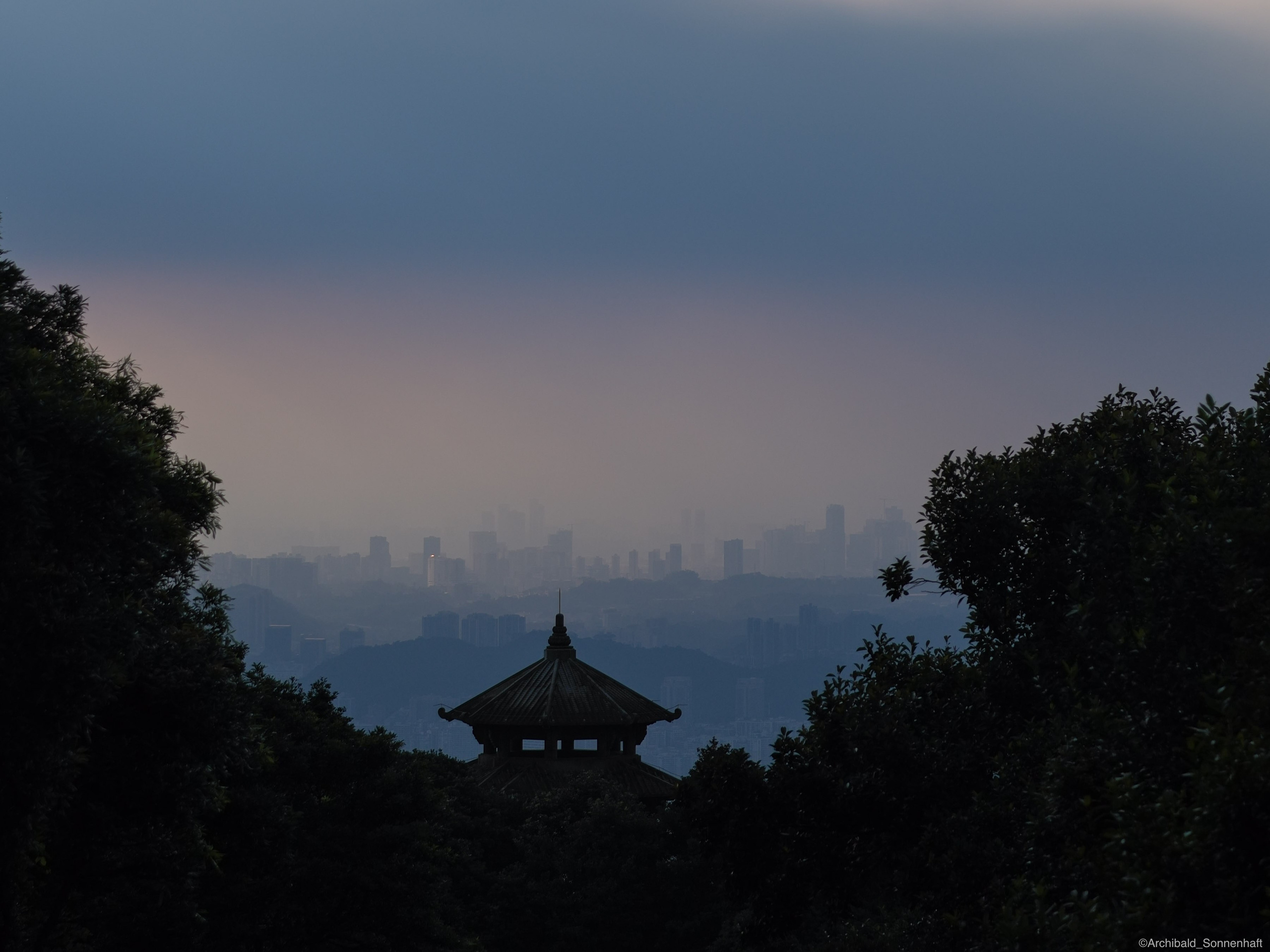 Shenzhen hike. Photographer in Guangzhou, China. Archibald Sonnenhaft