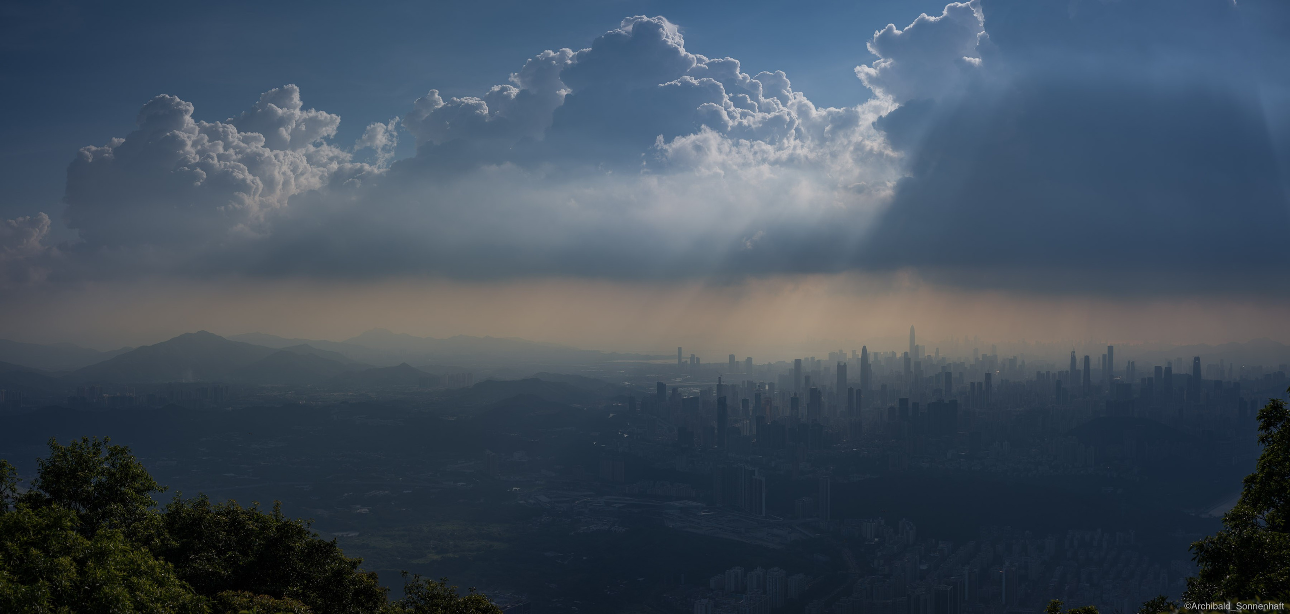 Shenzhen hike. Photographer in Guangzhou, China. Archibald Sonnenhaft
