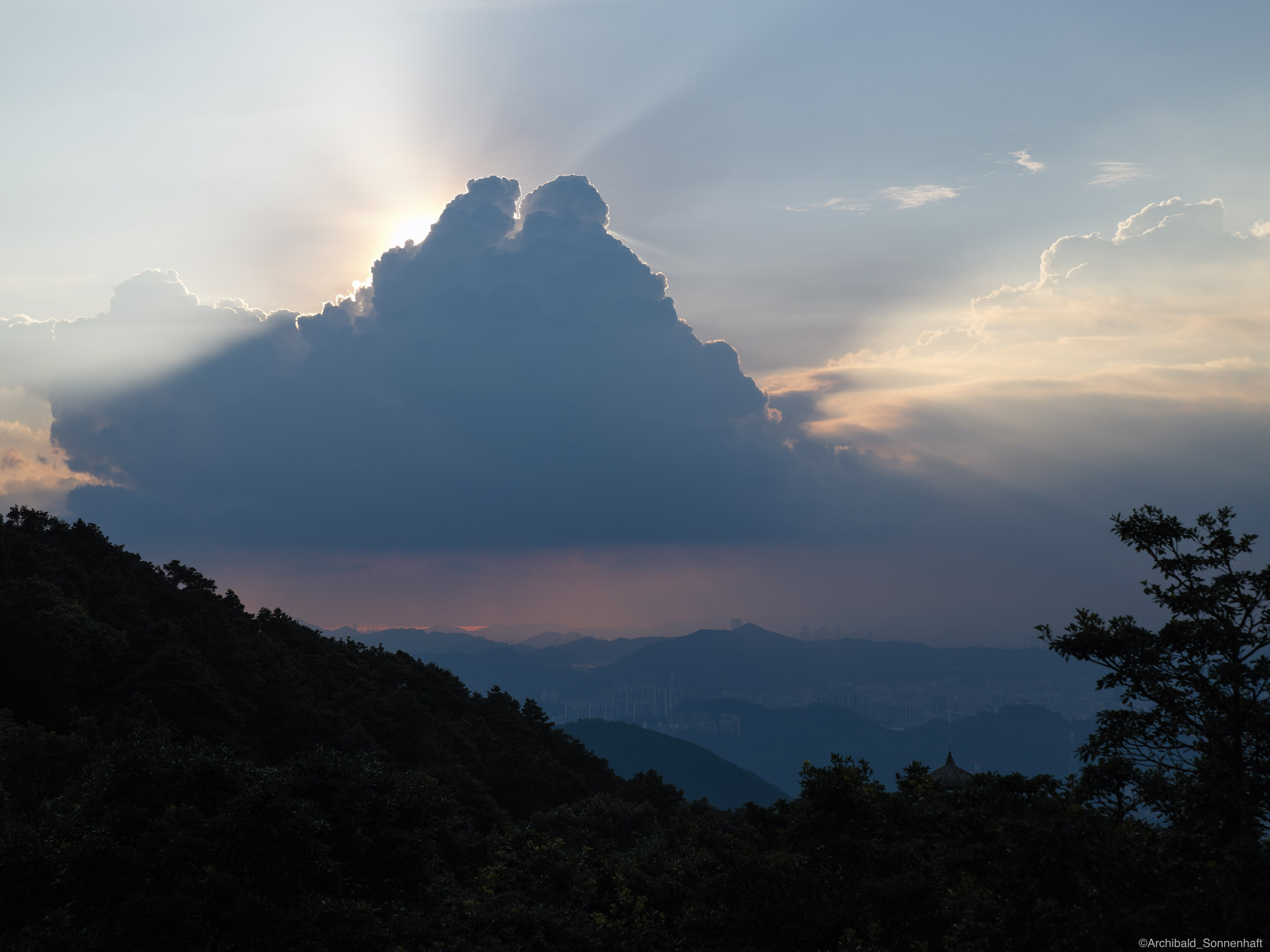 Shenzhen hike. Photographer in Guangzhou, China. Archibald Sonnenhaft