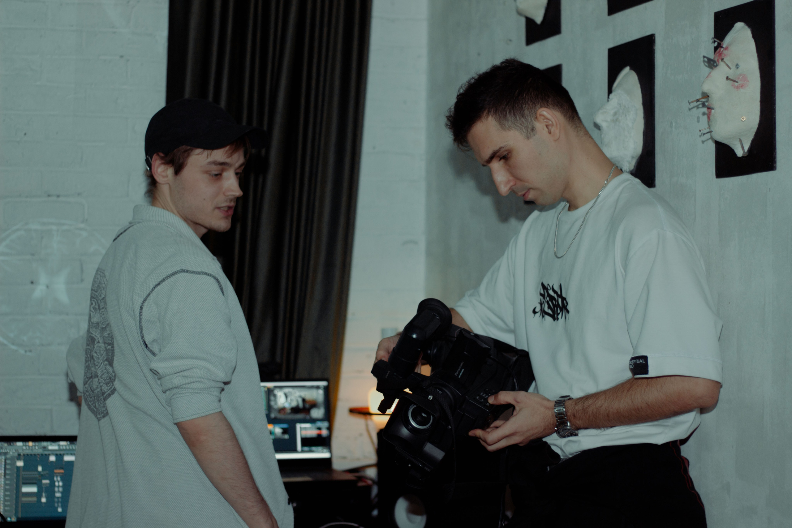 Бильярдная «Крученых» некрореализм. Юля Мурашова портретный и документальный фотограф