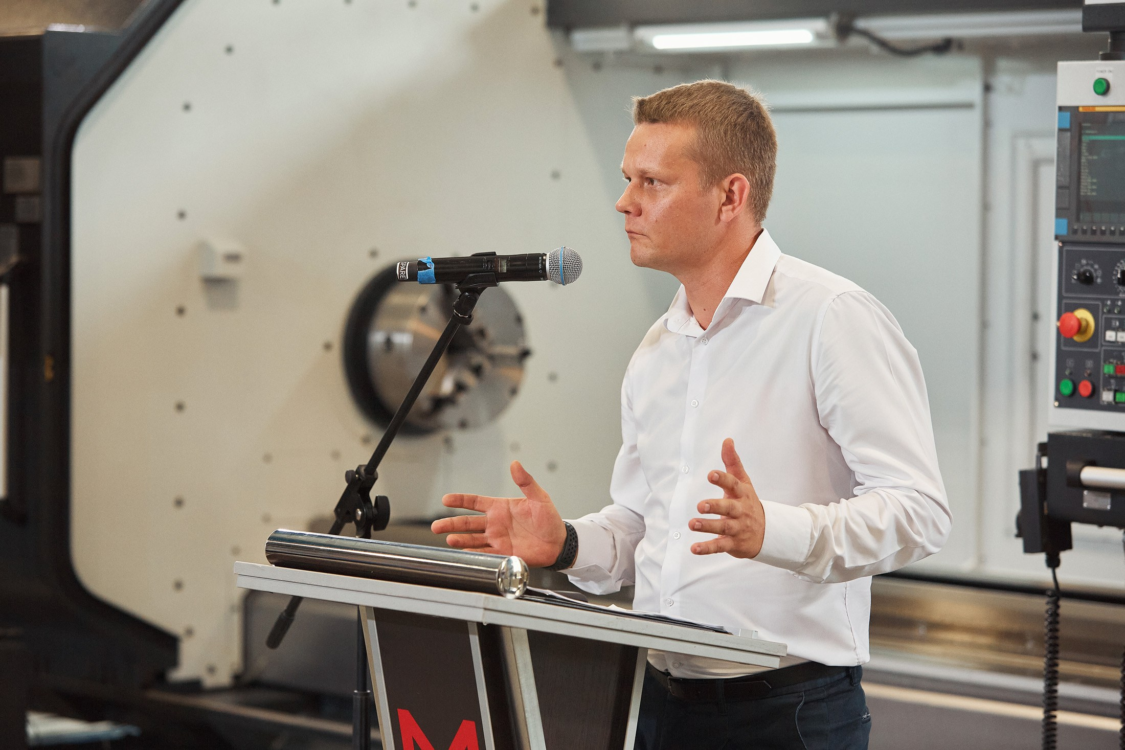 EMG / Международный форум / Презентация нового высокоточного станка. Антон Артюшин, портретный фотограф. Москва