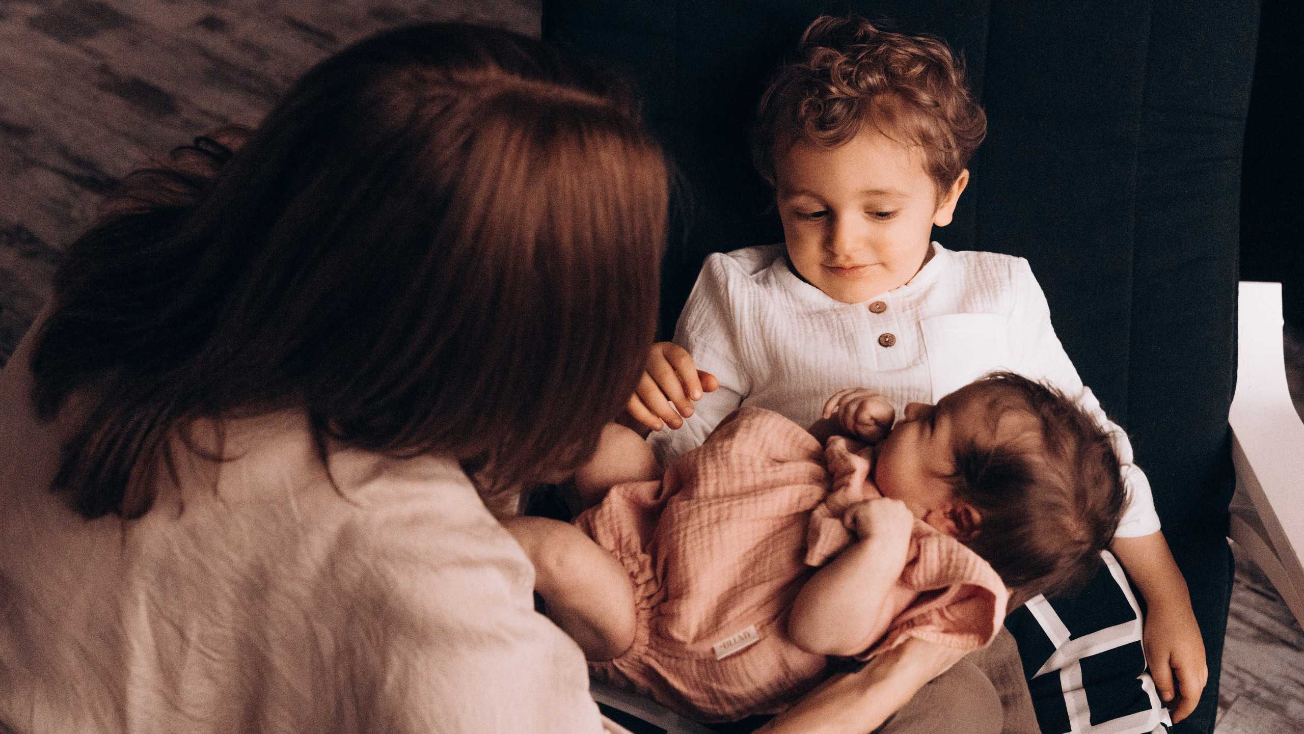 Многодетная мама. Семейный, ньюборн фотограф, фотограф на роды в Москве, Виктория Тюльдюкова