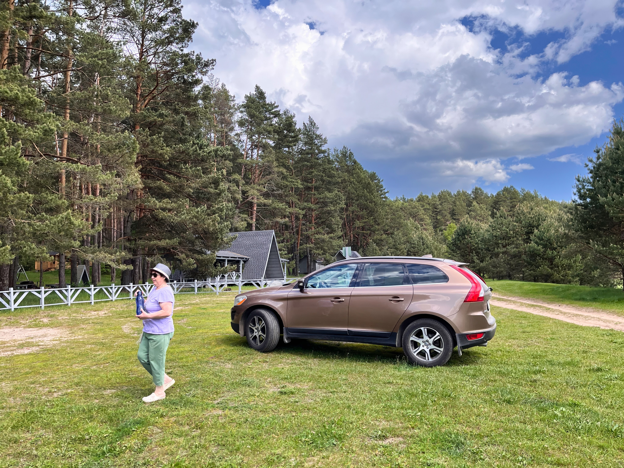 На берегу Угры. Конец мая 2024 года. Фотограф Никифоров-Гордеев Сергей. Москва и МО