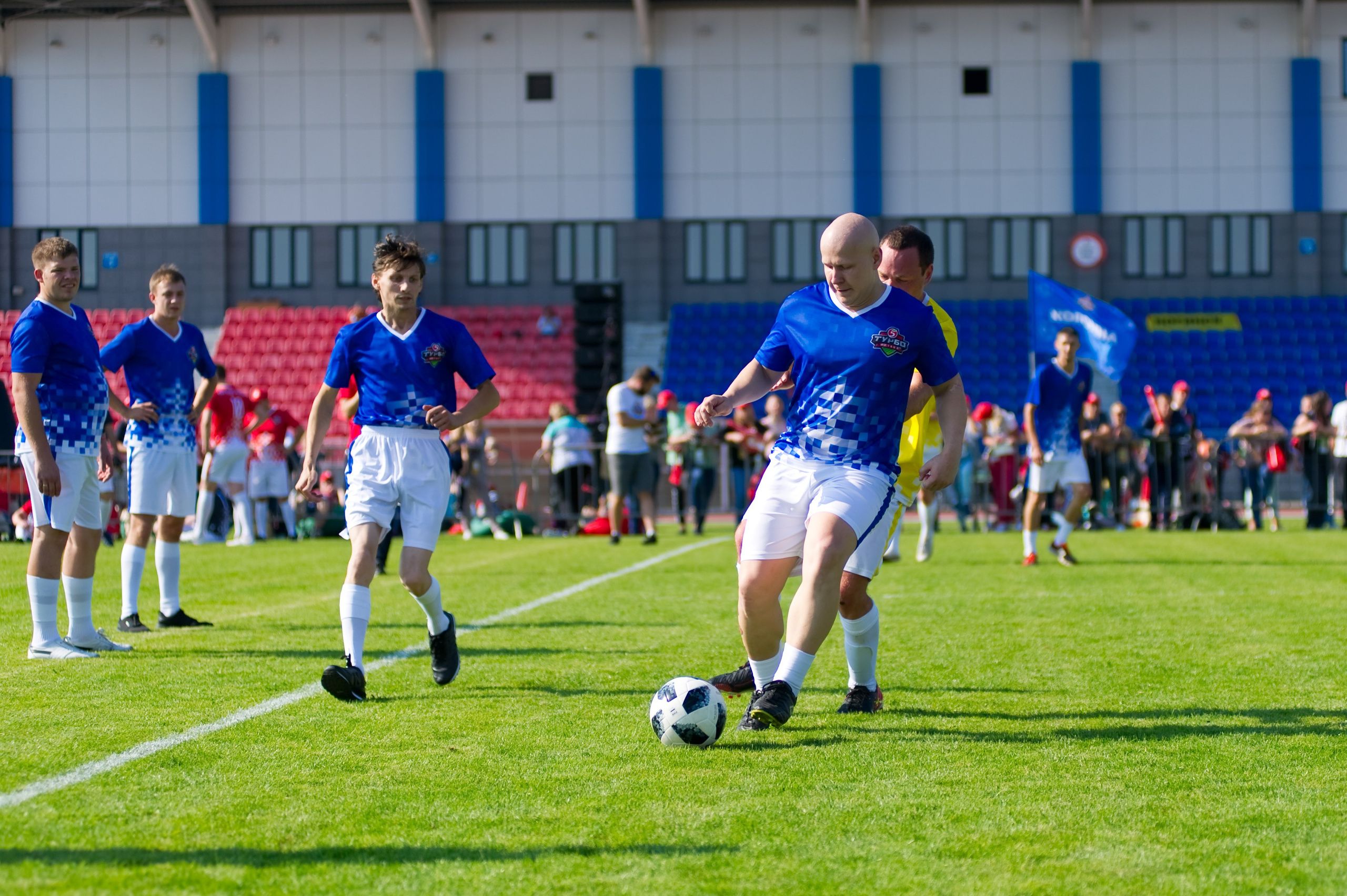 Турбофутбол (корпоративное соревнование «Пятерочки»). Репортажный фотограф и видеограф Слава Думчев. Тимбилдинги, отчетники, корпоративы
