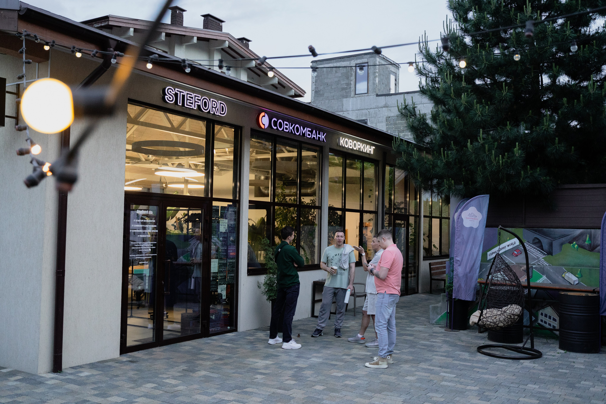 Фотосессия со встречи Founders' Mondays