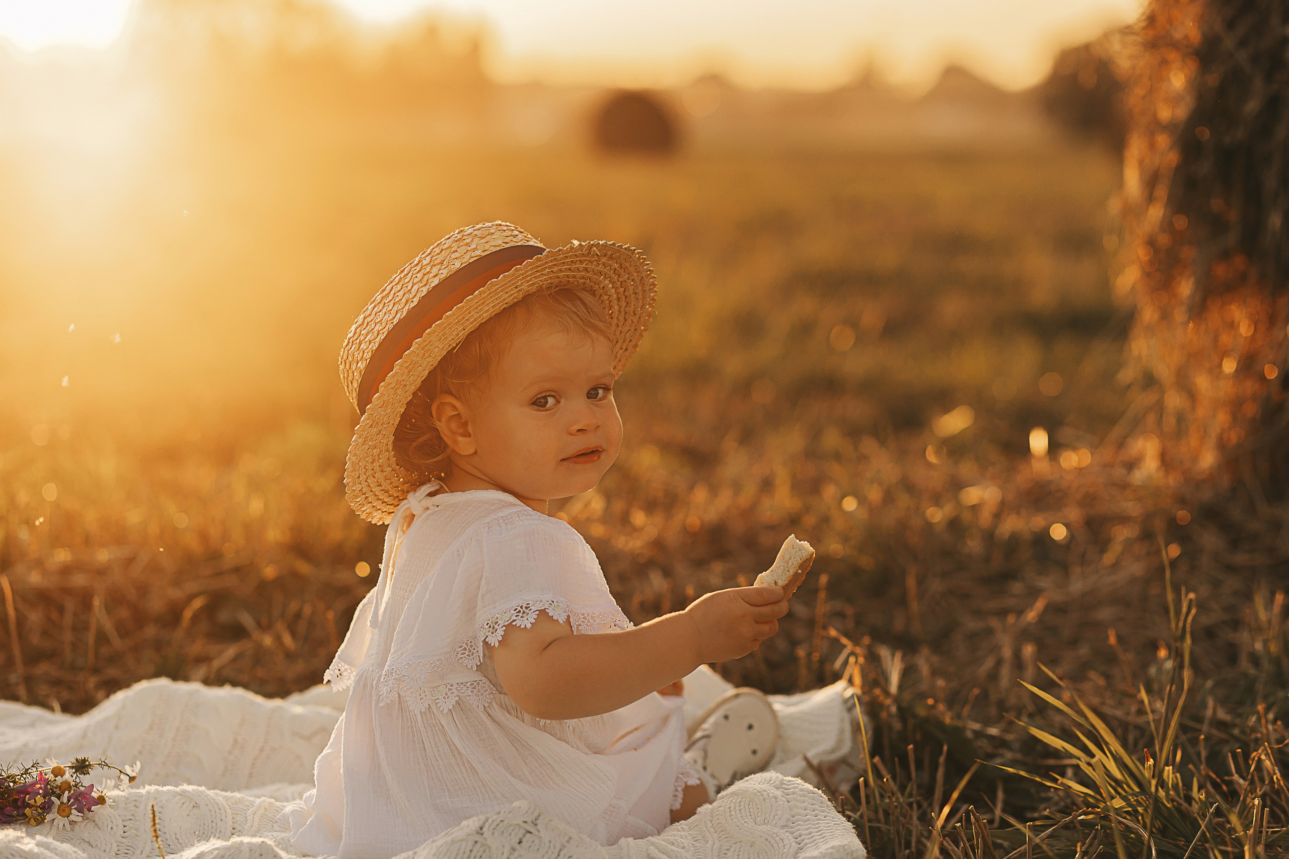 Фотосессия в поле со стогами. Семейный и женский фотограф в Москве Надежда Воробьева