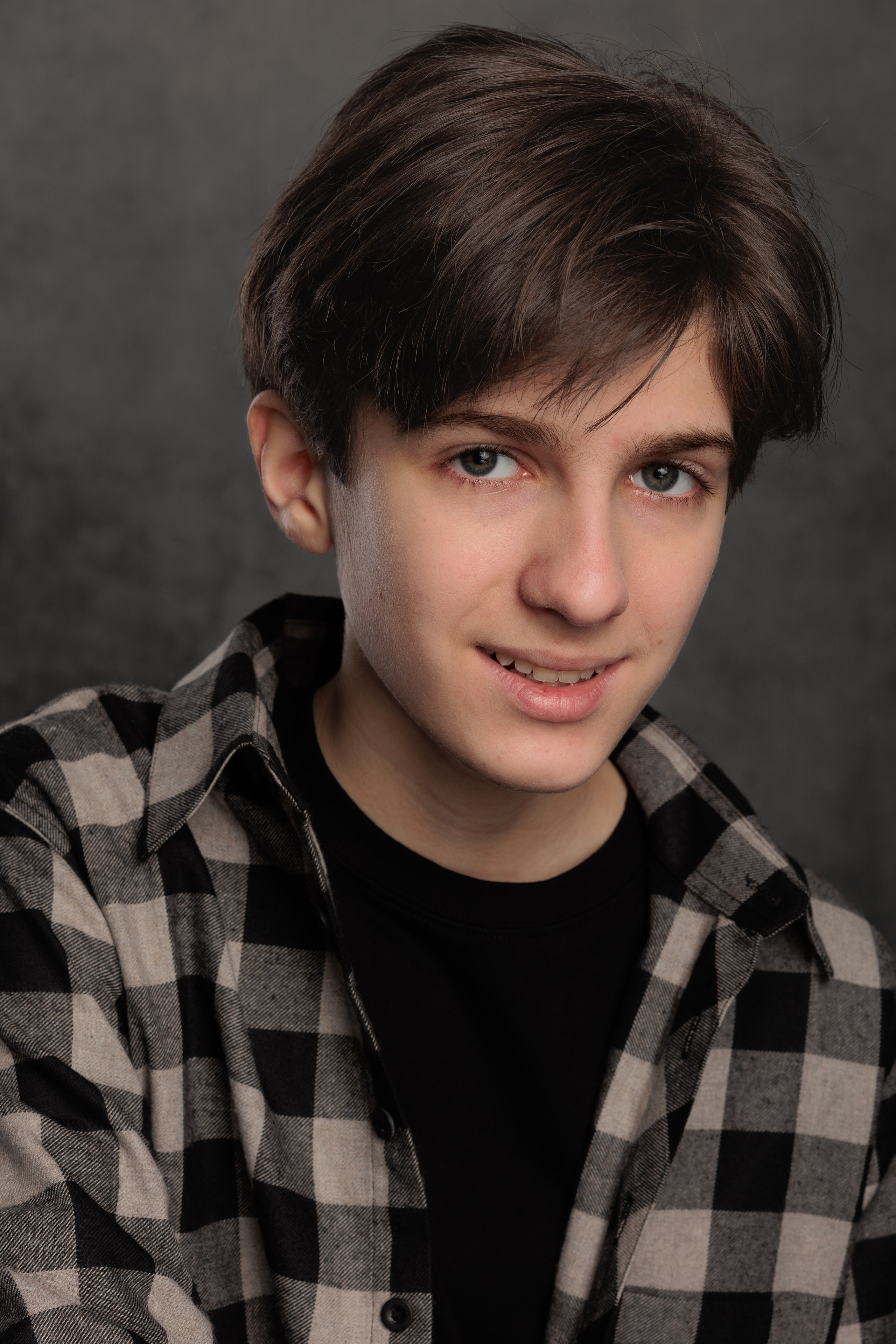 АРТЕМ. Я фотограф из Москвы к Вашим услугам