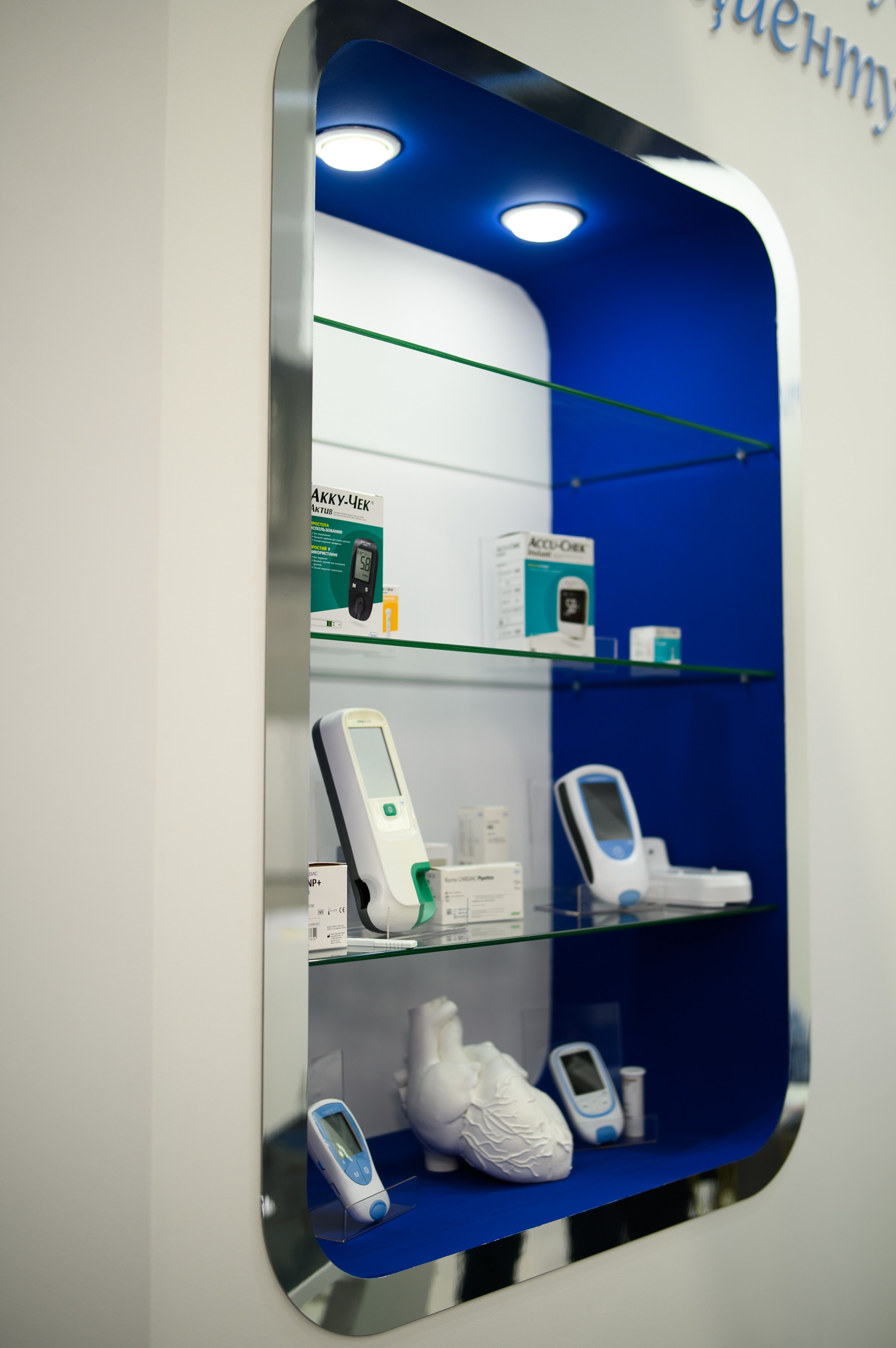 Современный дизайн выставочного стенда и элементы брендирования, фотосъемка на конгрессе кардиологов в Казани