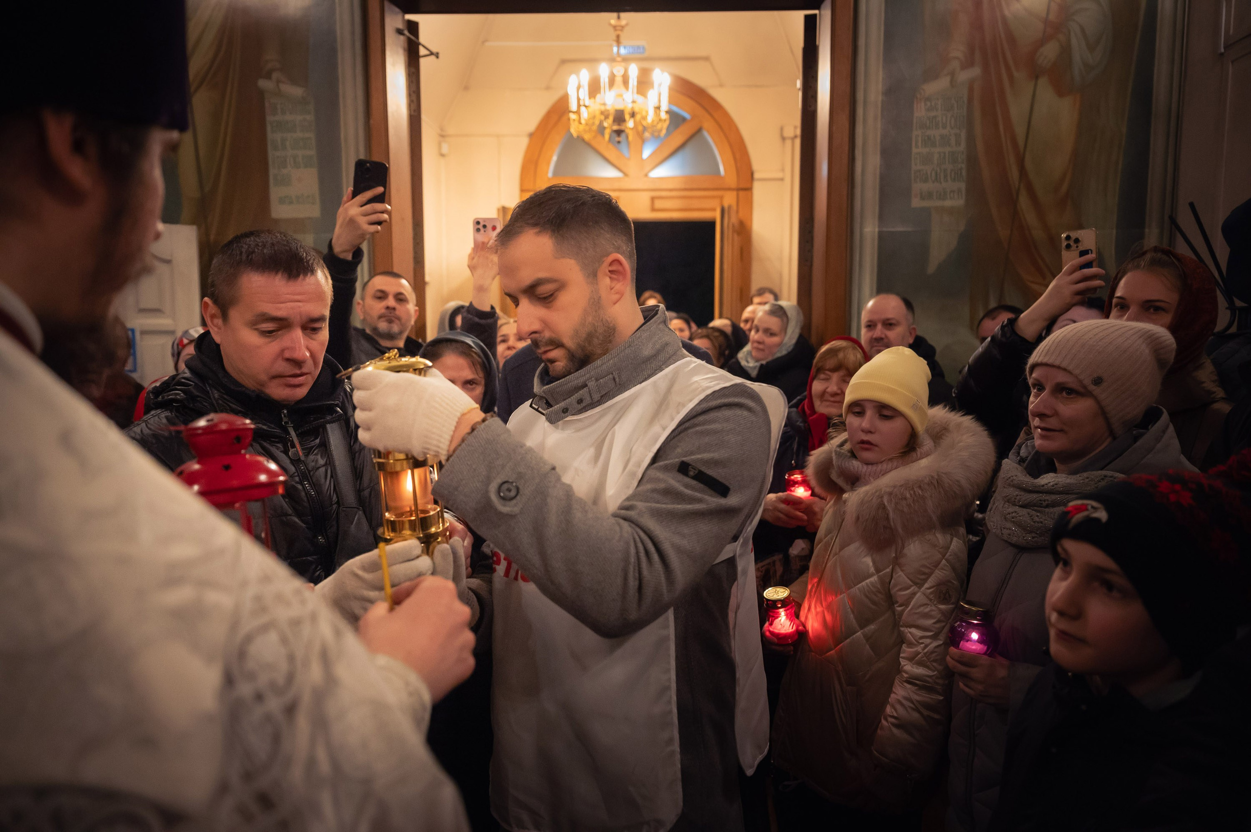 Богородский храм. Пасха. Полунощница, Божественная литургия. Антон и Татьяна Денисенко — В храме