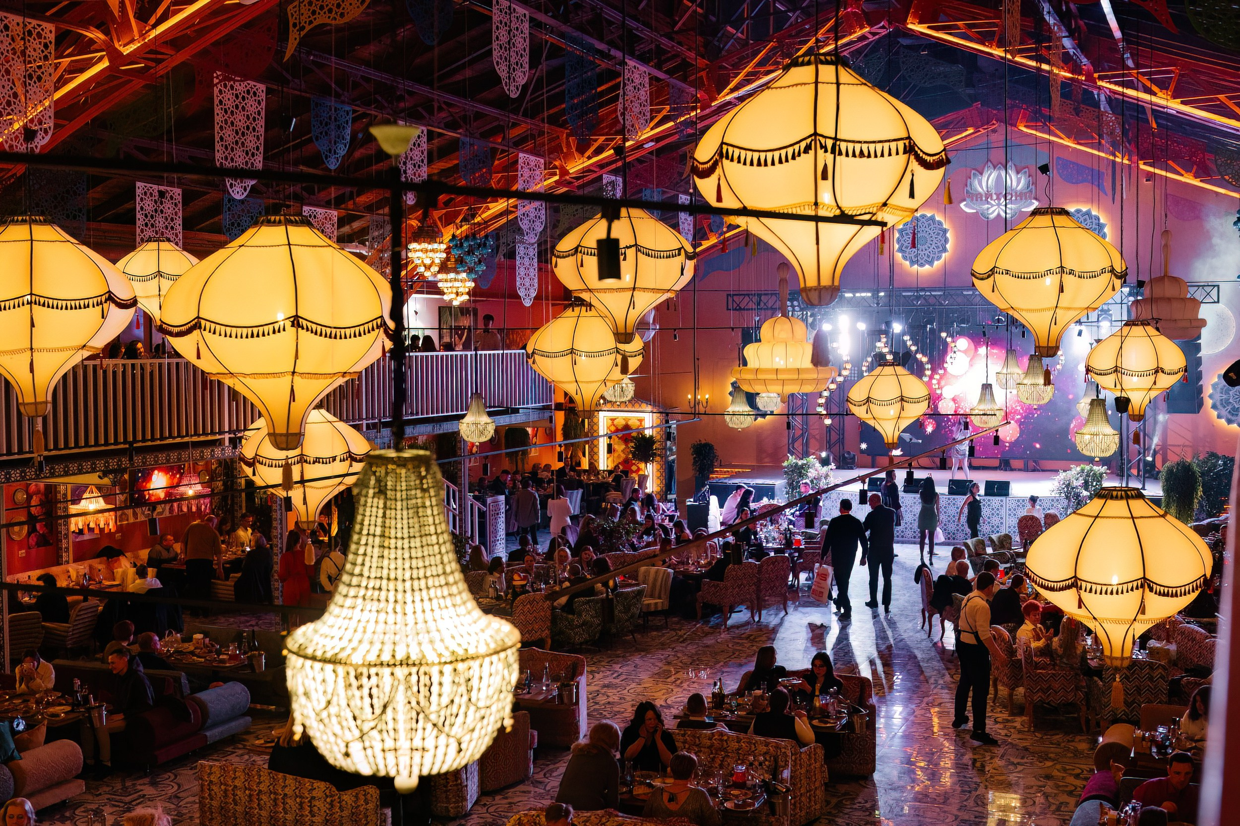 Новогодняя ночь 2024 в ресторане Чайхона ВО. Коммерческий фотограф в Санкт-Петербурге Анна Кобзарь