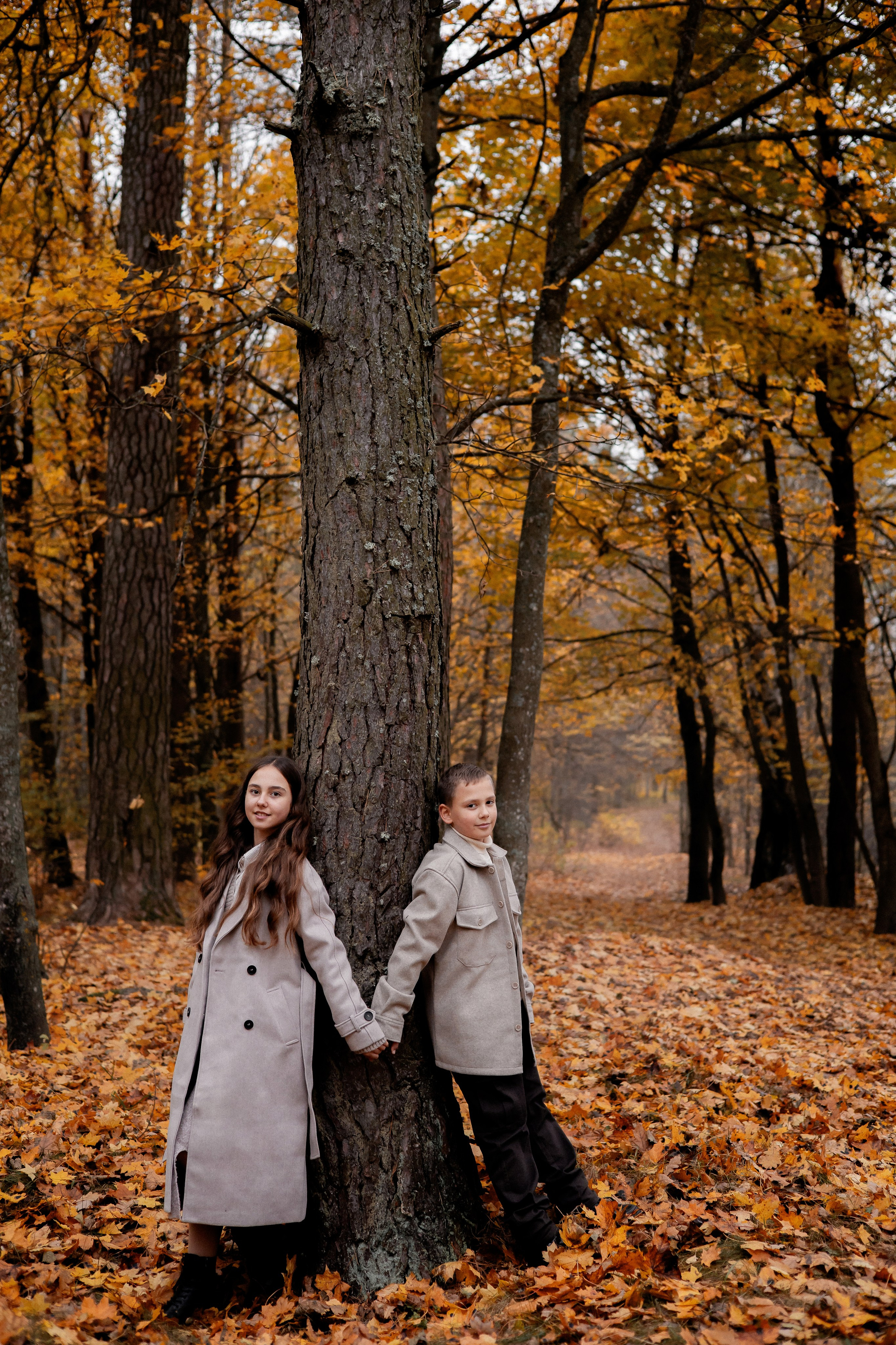 Осенняя фотосессия в Гомеле, семейная фотосессия в лесу, мама и сын, прогулка в лесу, фотосессия с собакой, осенний образ, лайф-стайл, семья, фотограф Гомель