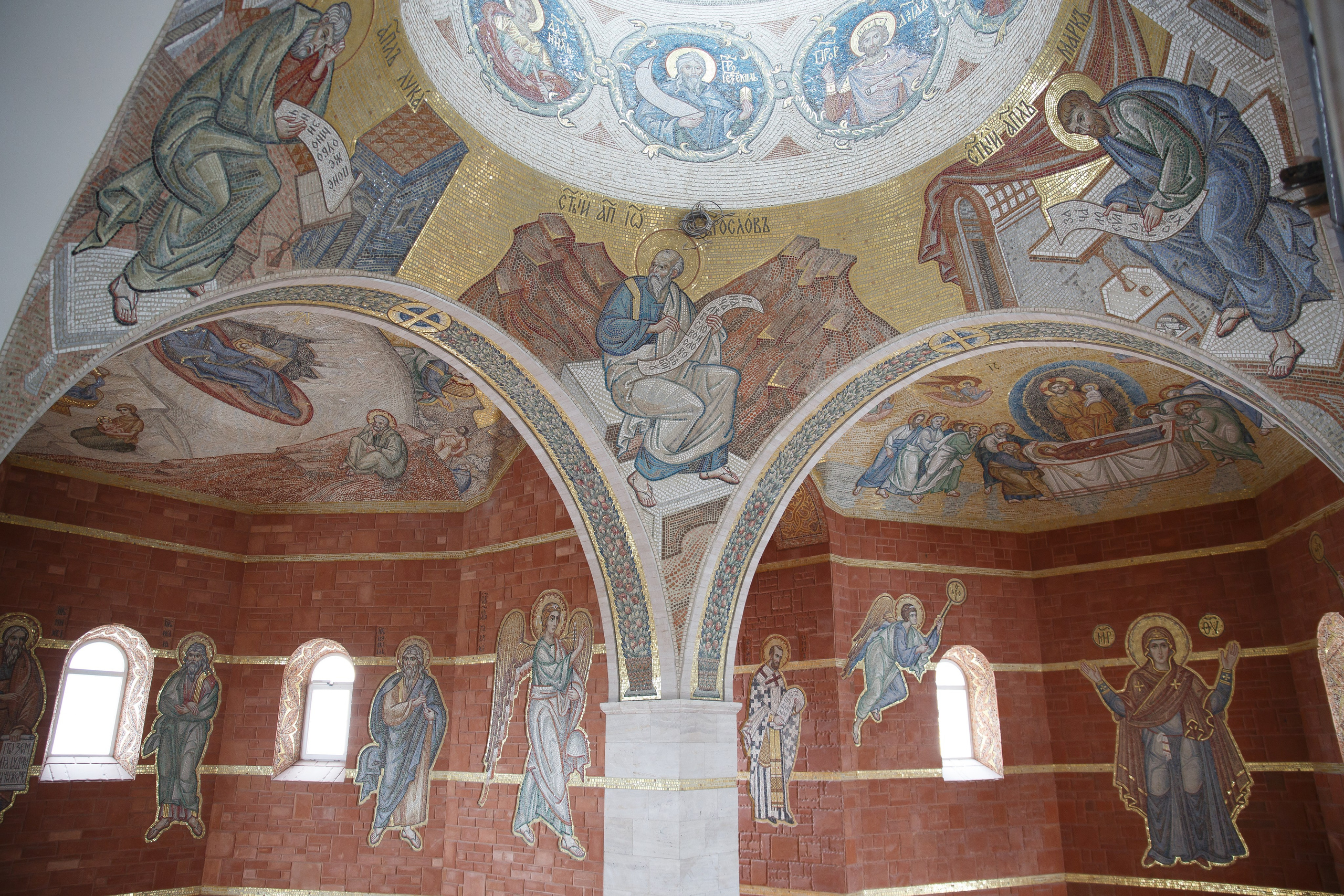 Успенский собор в монастыре Бештау. НИИКОРОВИН- мастерская мозаики и монументального искусства