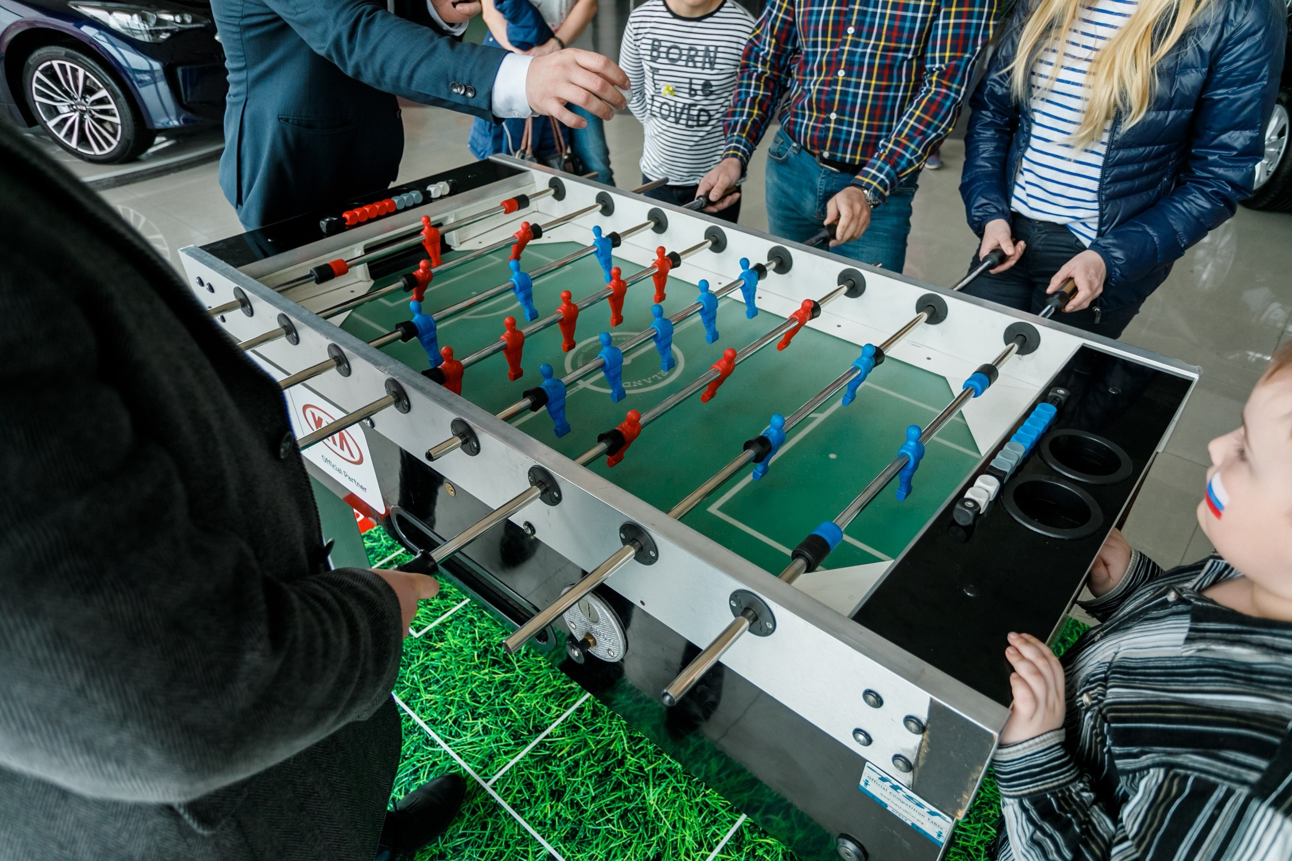 Розыгрыш билетов на ЧМ по футболу FIFA @ Киа Центр. Репортажный фотограф Максим Полянский. Москва, Санкт-Петербург, Красноярск