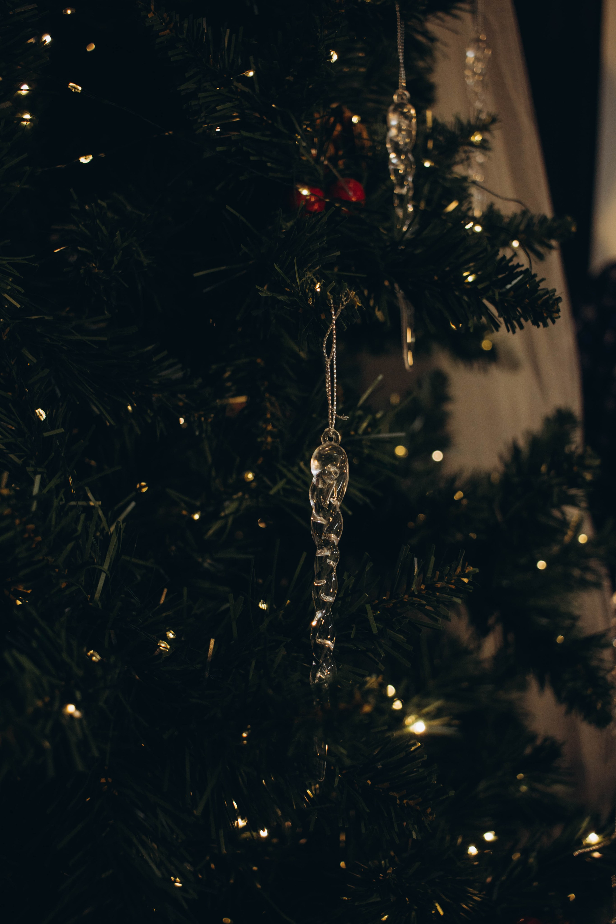 Фотостудия город Туринск : новогодняя елка, гирлянда роса.