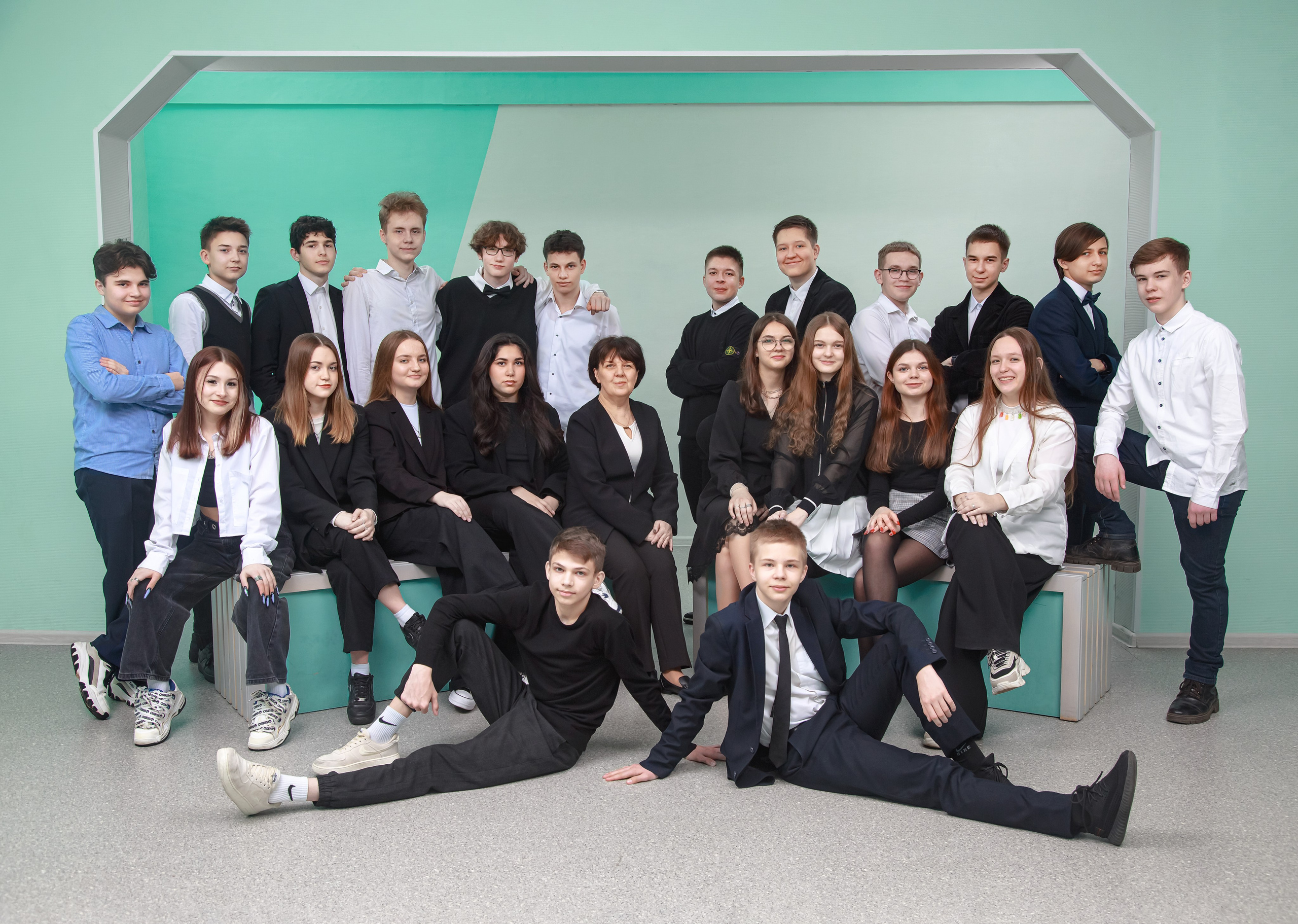 9 класс. Белый. Выпускные альбомы в Москве и Московской области