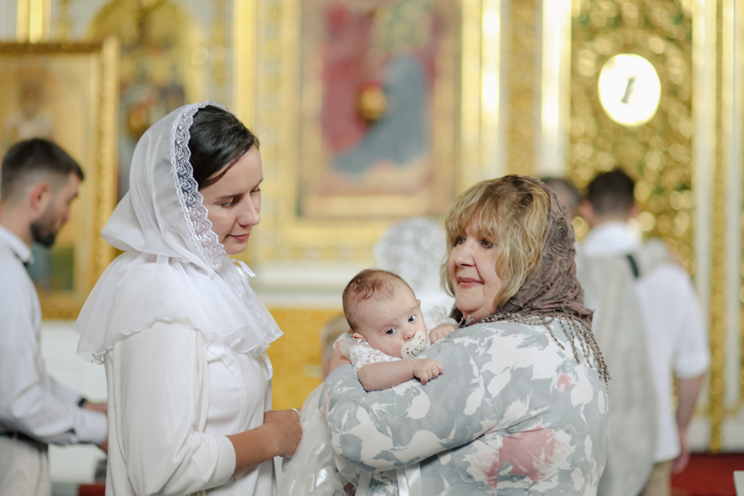 Крещение Софии. Репортажный и портретный фотограф в Санктпетербурге. Видиосъемка мероприятий в Санкт-Петербурге