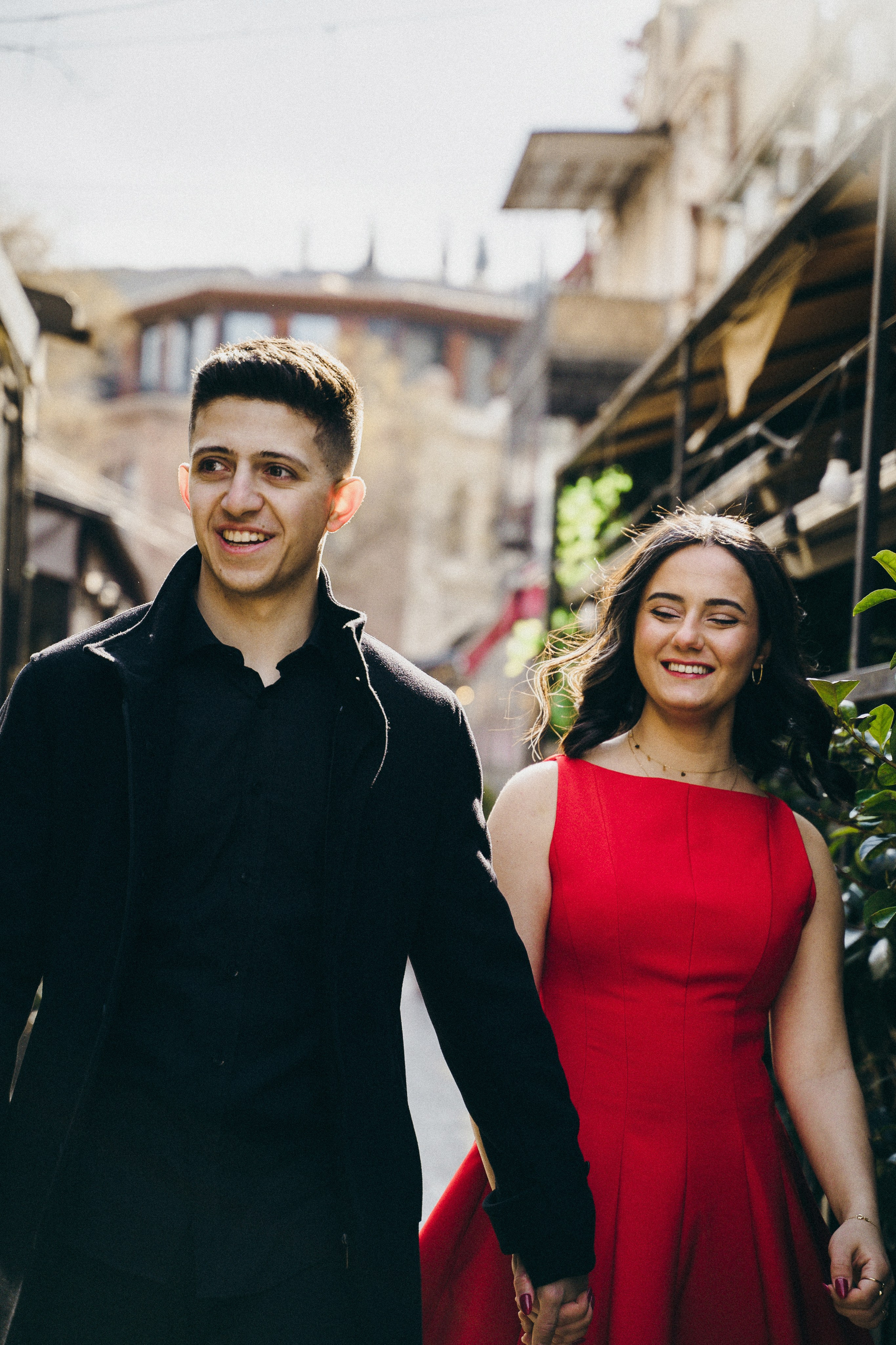 Девушка в красном