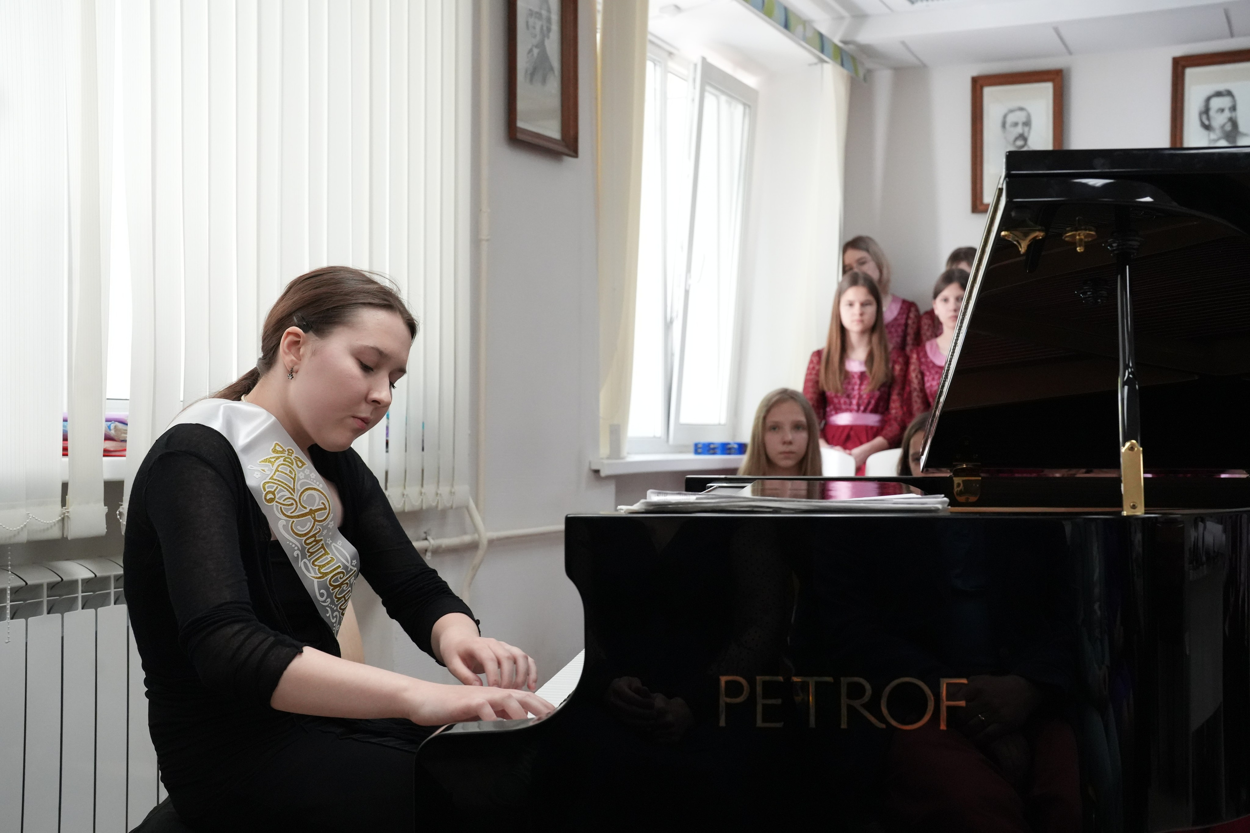 Выпускной в музыкально-хоровой школе г. Москвы № 106. Семейный и детский фотограф в Москве Оксана Чибизова