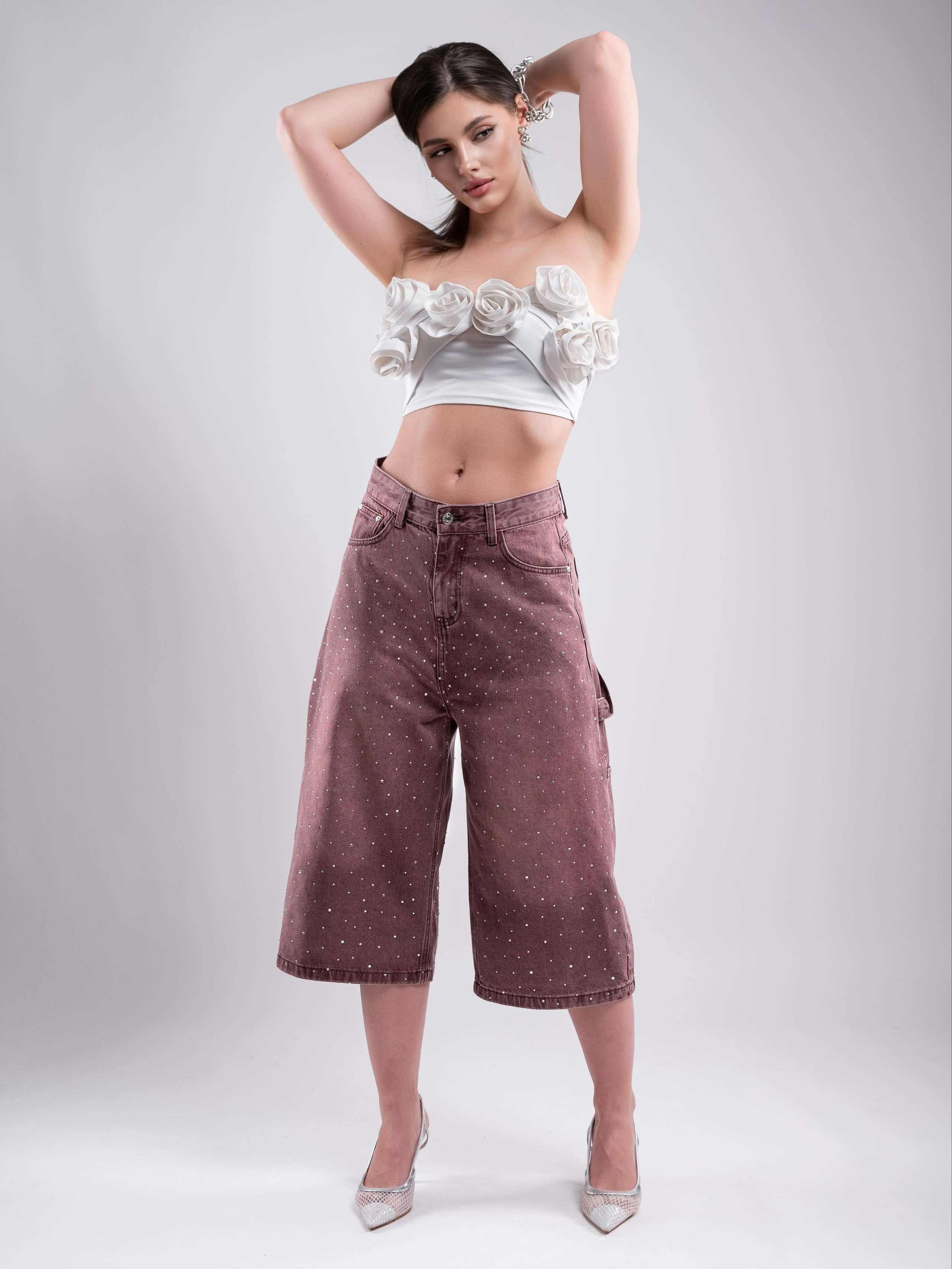 Джинсовые бриджи. Предметный фотограф, фото для маркетплейсов Пятигорск, КМВ