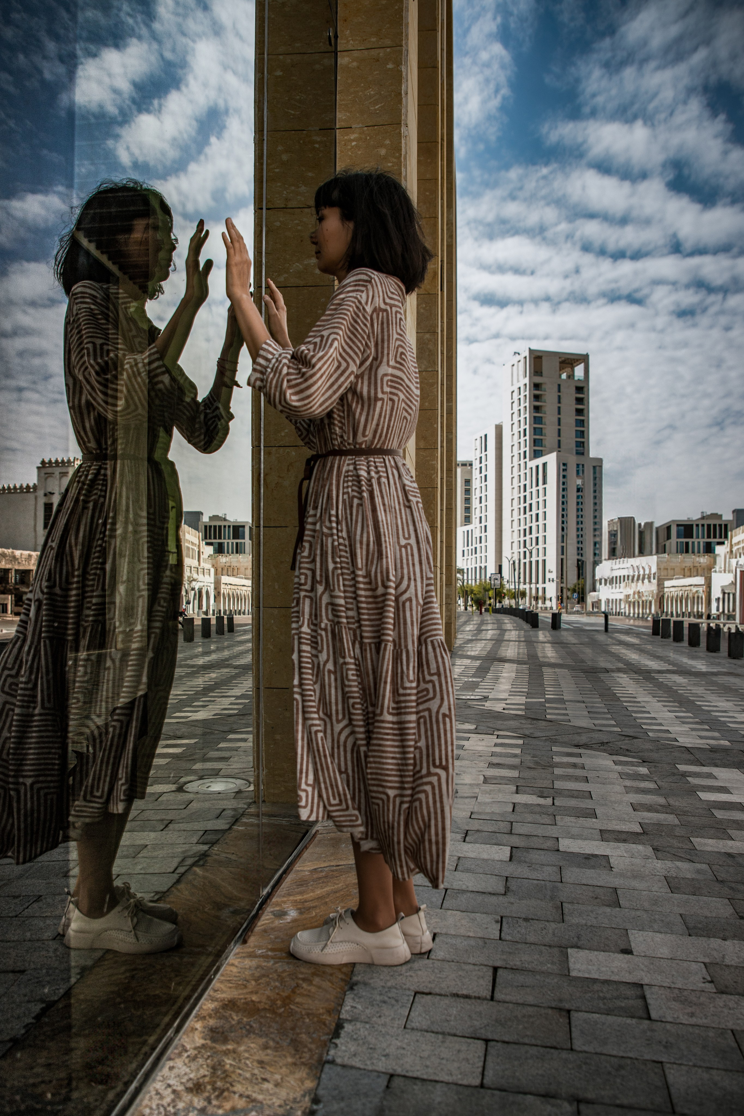 Творческая работа про одиночество в джунглях города Доха. Фотограф в Москве портреты | репортажи | спорт