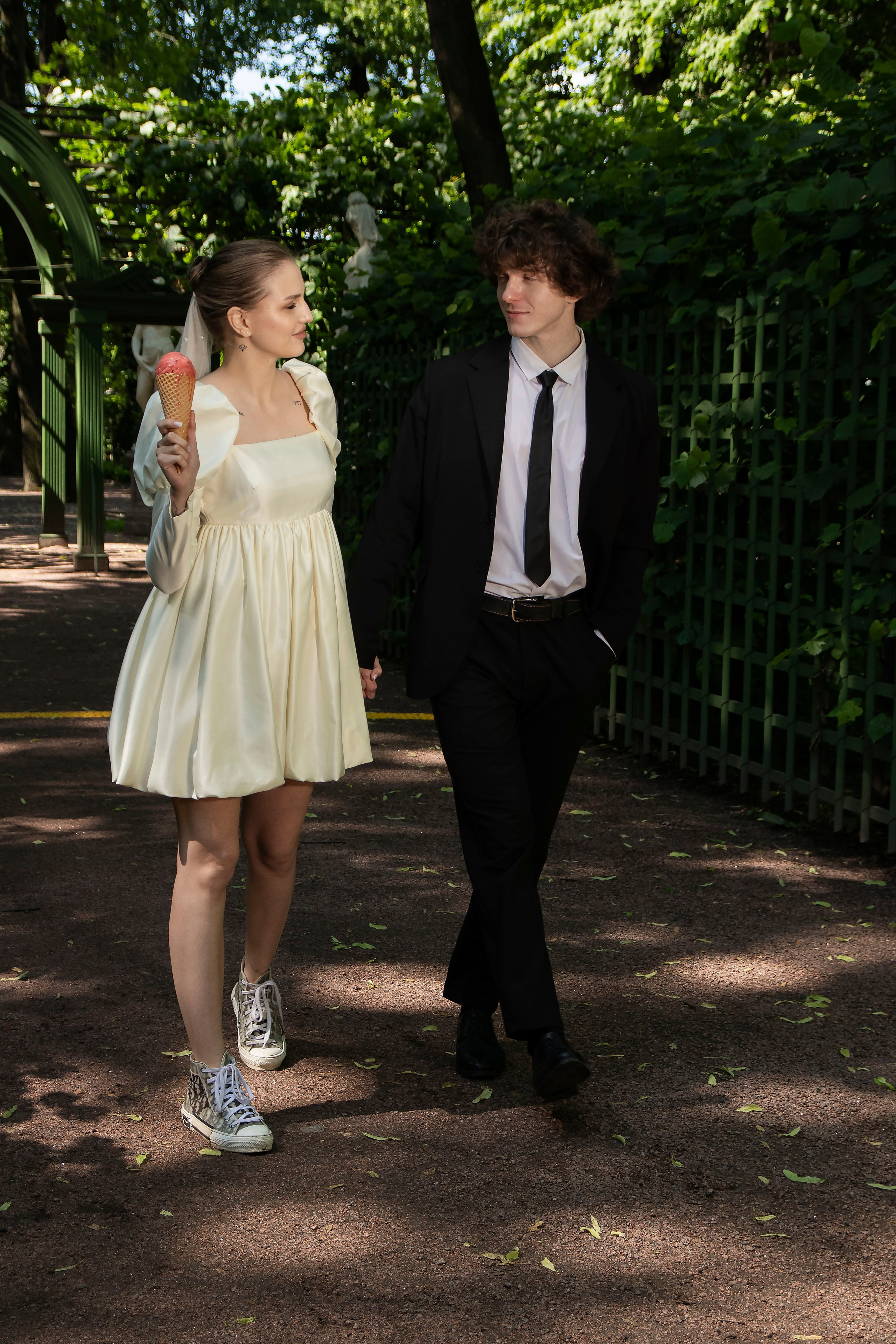 Свадебная прогулка в Летнем саду. Портретный фотограф в Санкт-Петербурге Савельева Ольга