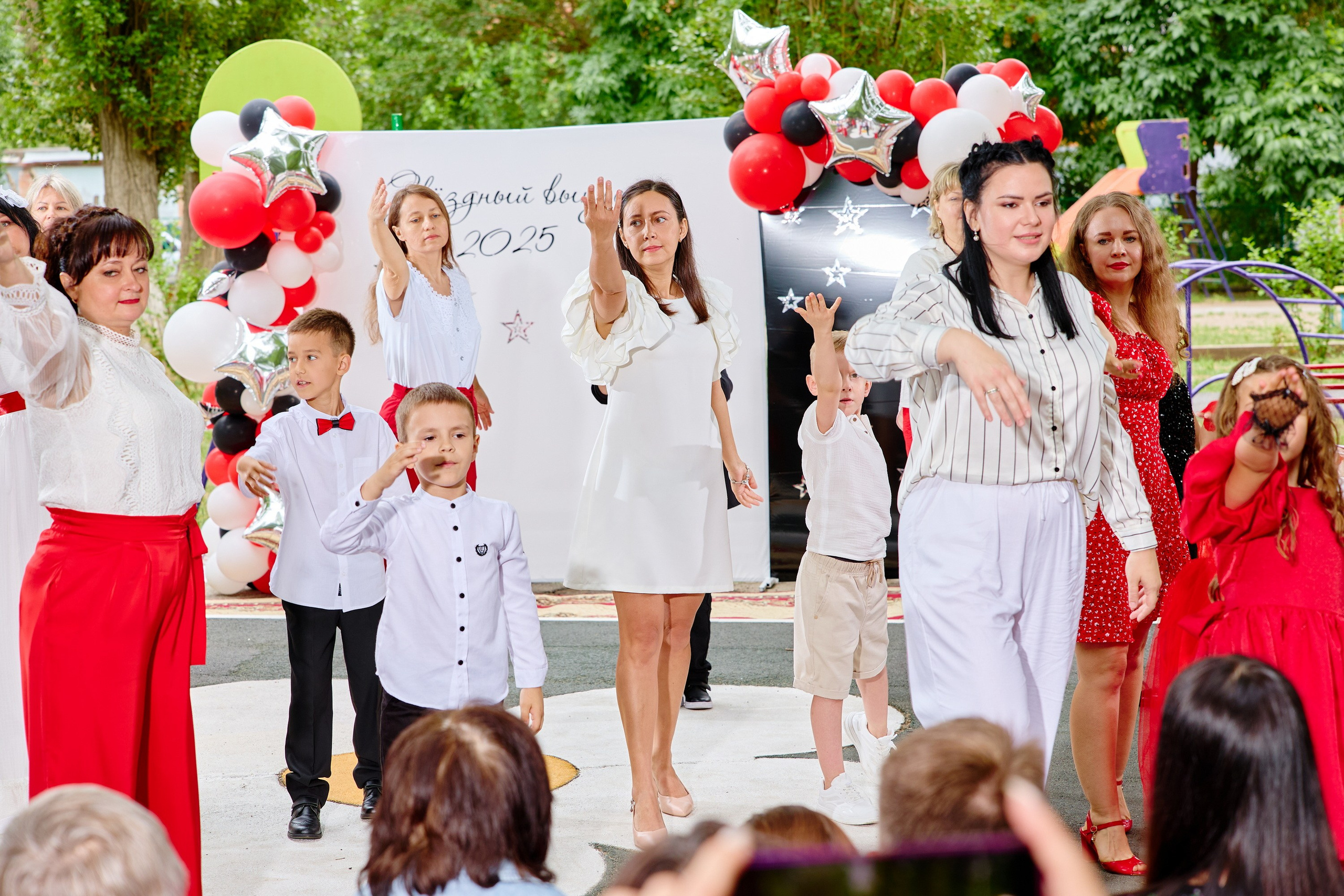 Выпускной 45 сад. Фотограф Выпускные альбомы Таганрог Сергей Коробченко