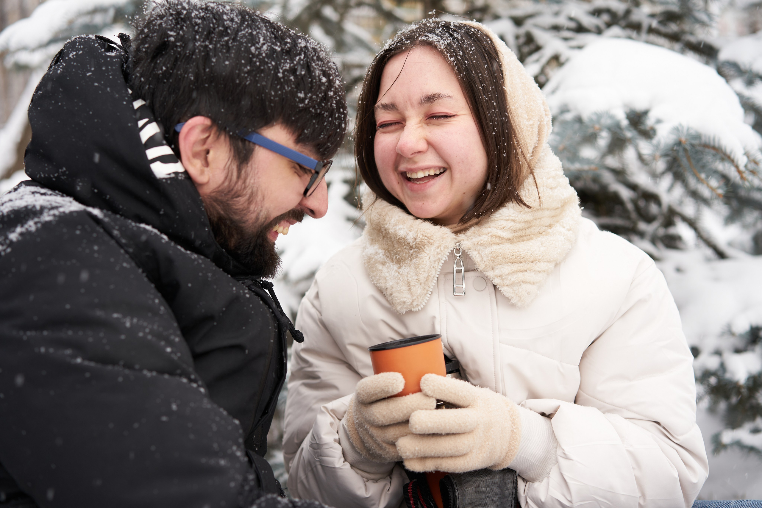Зимняя фотосессия влюбленных в парке. Фотограф Екатеринбург Кокшарова Александра