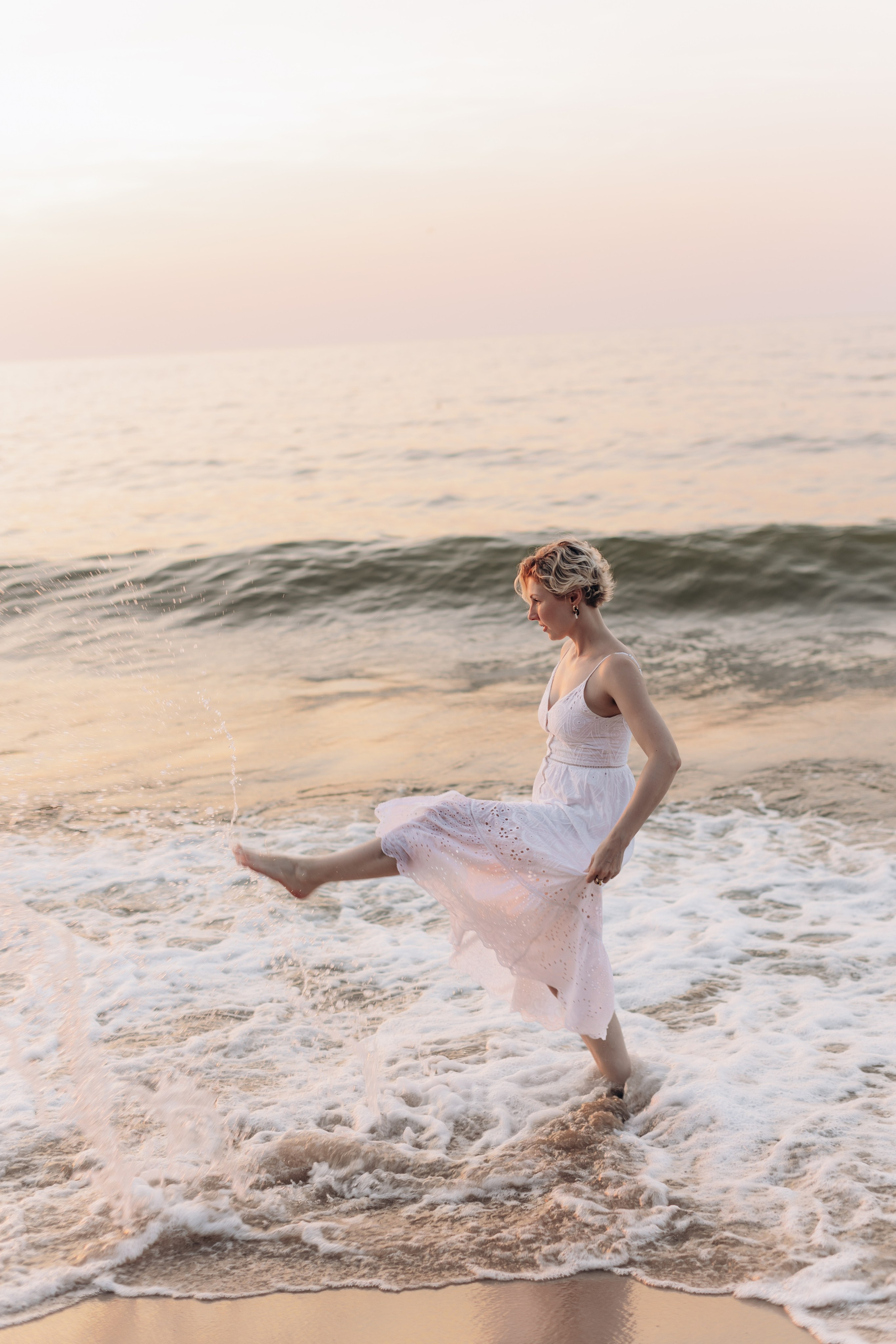 Подруги Пионеский Сосновый бор закат. Фотограф в Калининграде свадебная фотография, репортажная, фотосессии