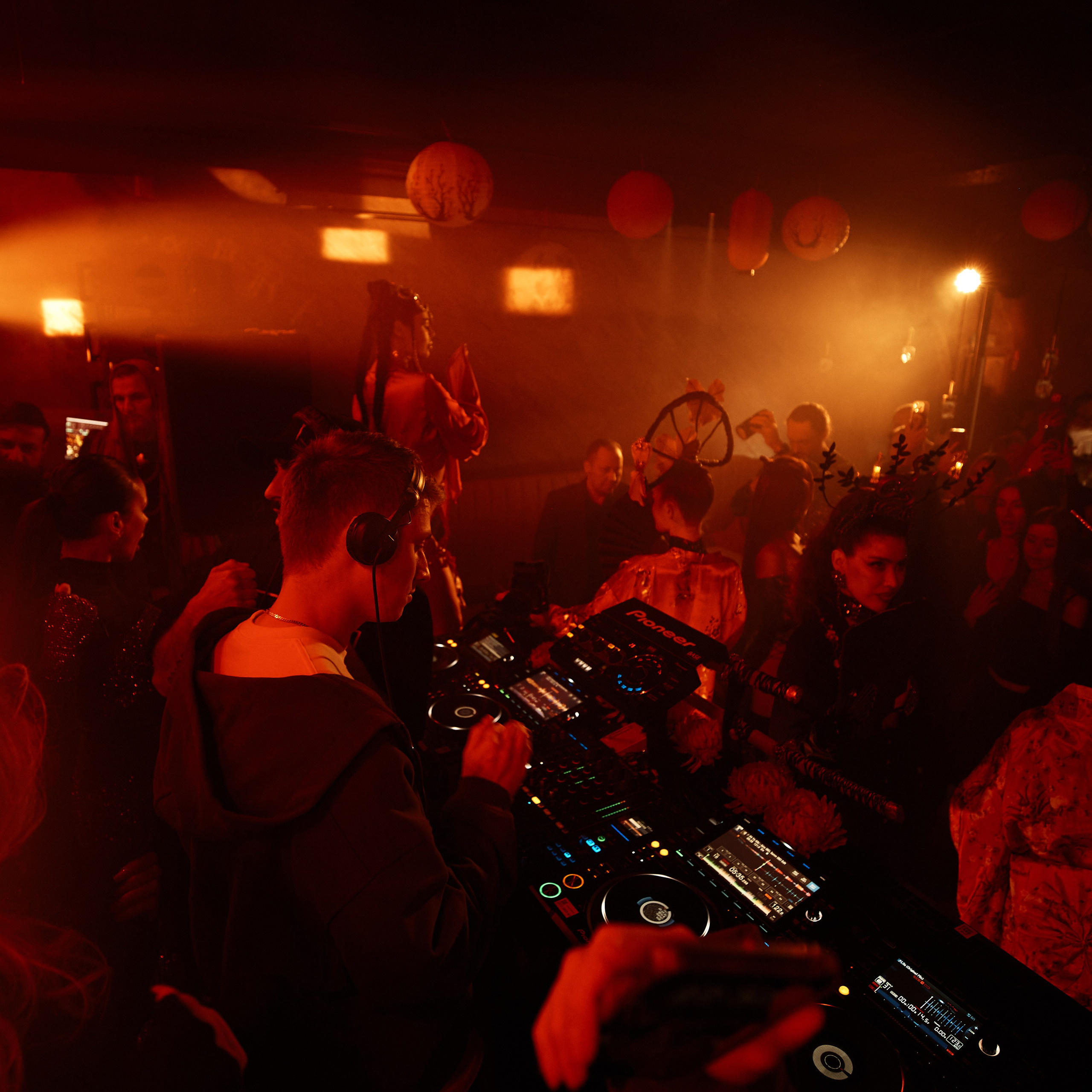 PLUS VIBE Party. Репортажный фотограф в Москве Дмитрий Масленников