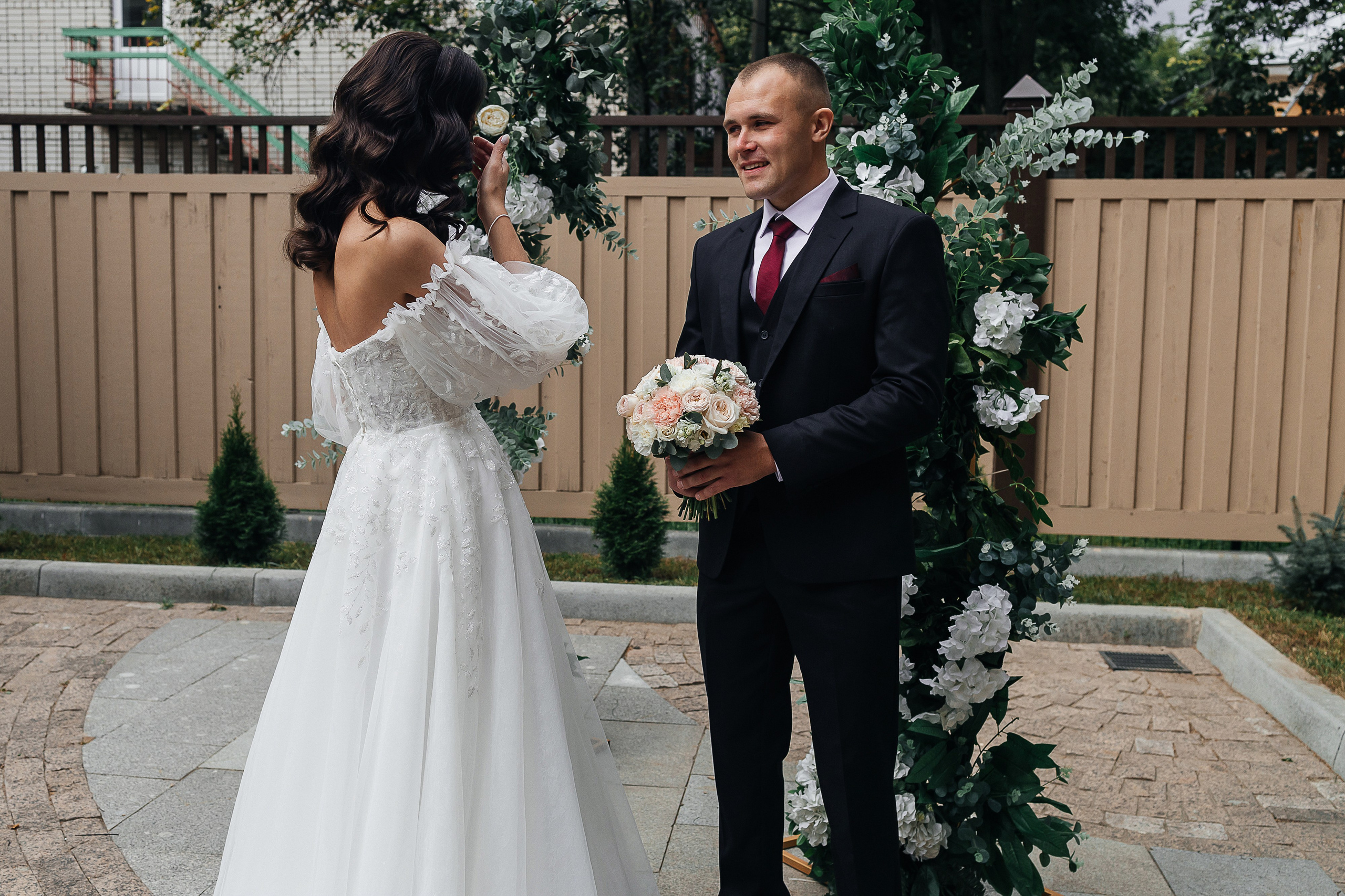 Волшебное утро невесты в номере отеля. Олег Сверчков | Свадебный фотограф Вологда