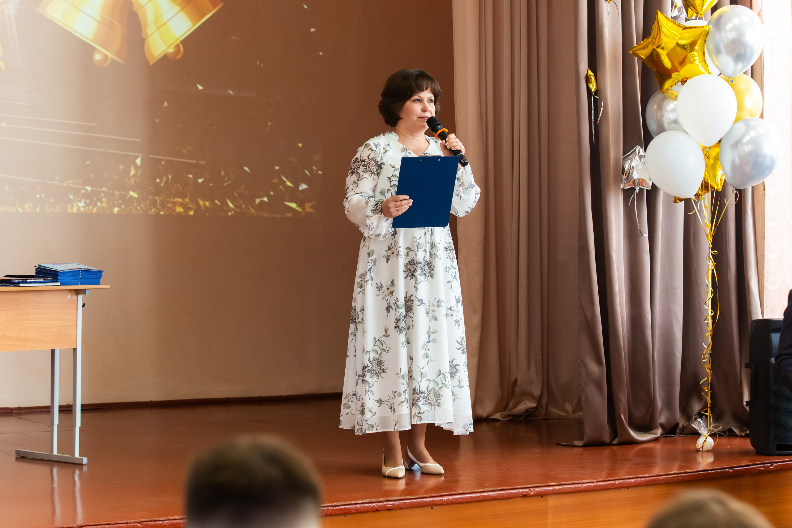 ВРУЧЕНИЕ ДИПЛОМОВ 2025 4 ШКОЛА Г.МЦЕНСК. Профессиональный фотограф в Мценске и Орловской области