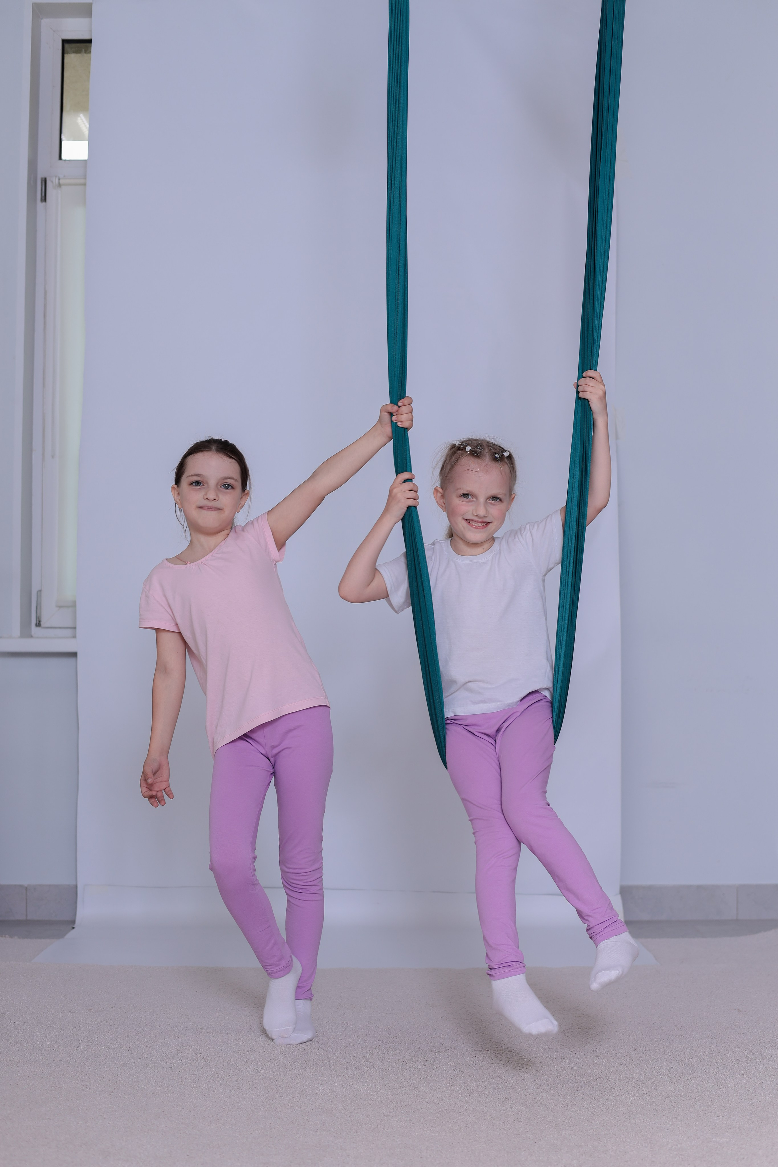 Детская аэройога. Фотограф Надршина Лилия