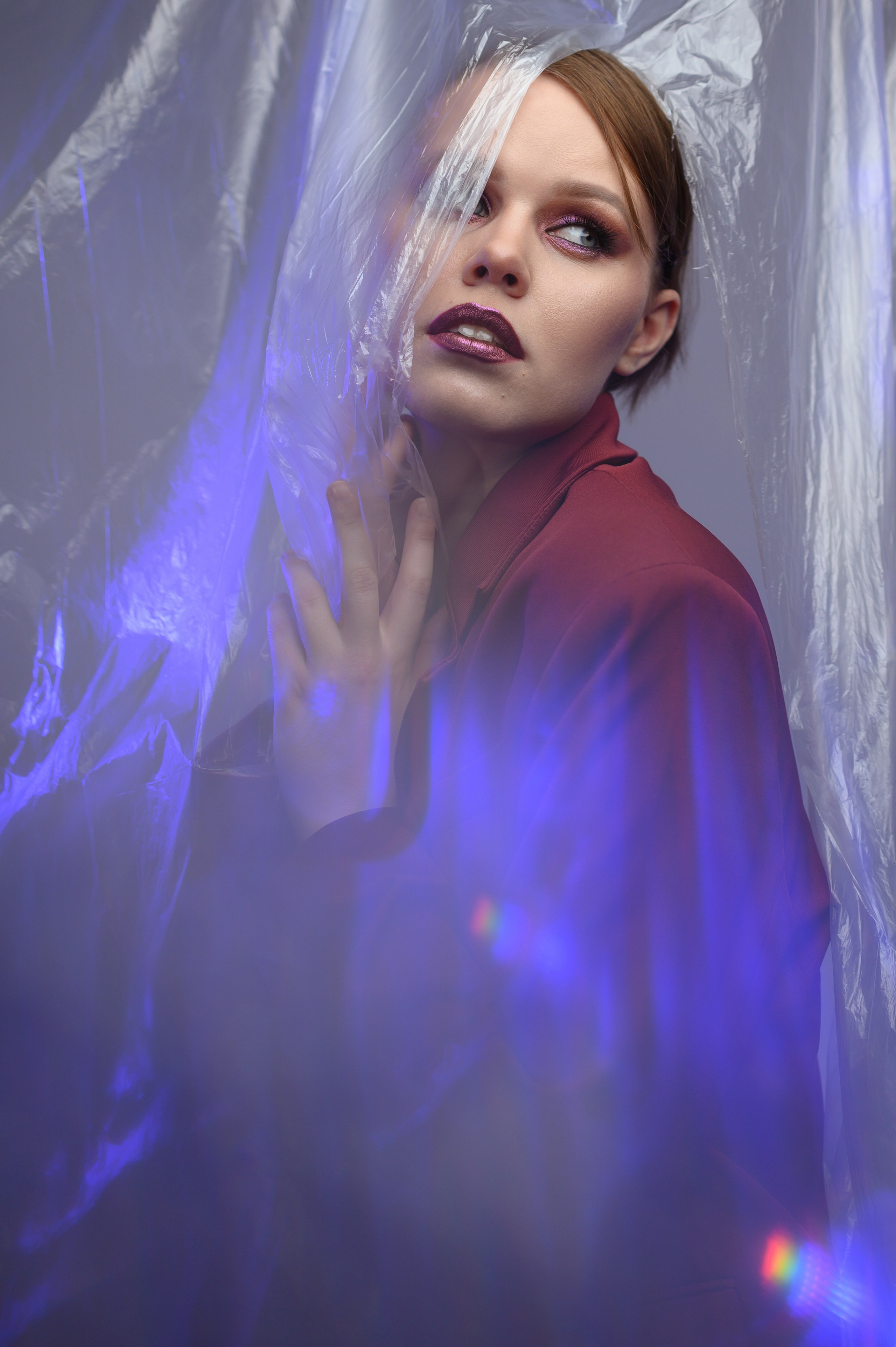 Фотосессия с полиэтиленовой плёнкой в студии