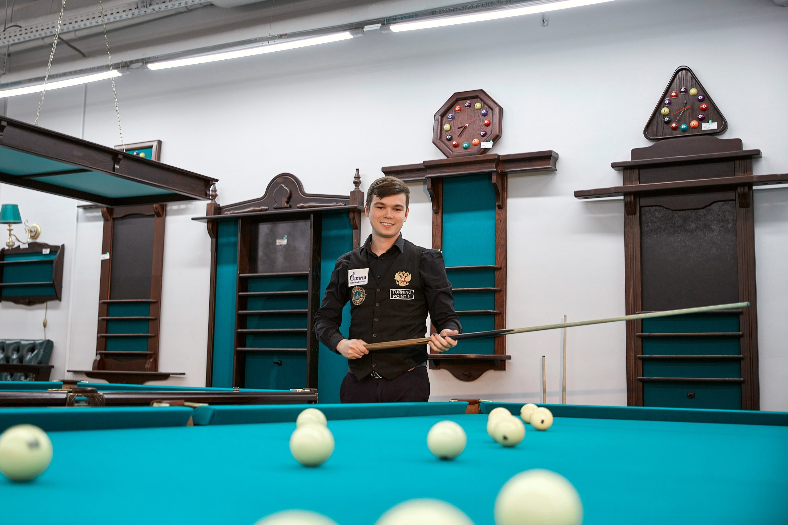 Семён За́йцев — российский профессиональный игрок в русский бильярд, мастер спорта России международного класса. Фотограф ваших самых ярких событий в Москве и СПБ. Збронская Юлия