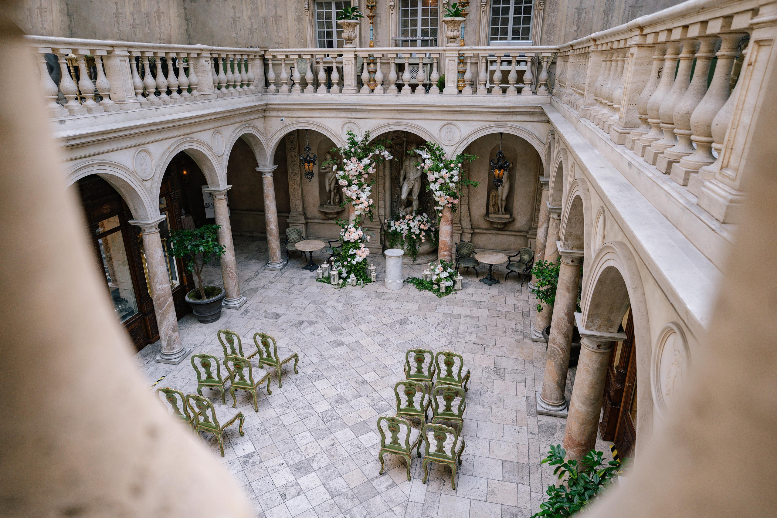 Выездная регистрация в ресторане Турандот во Флорентийском дворике