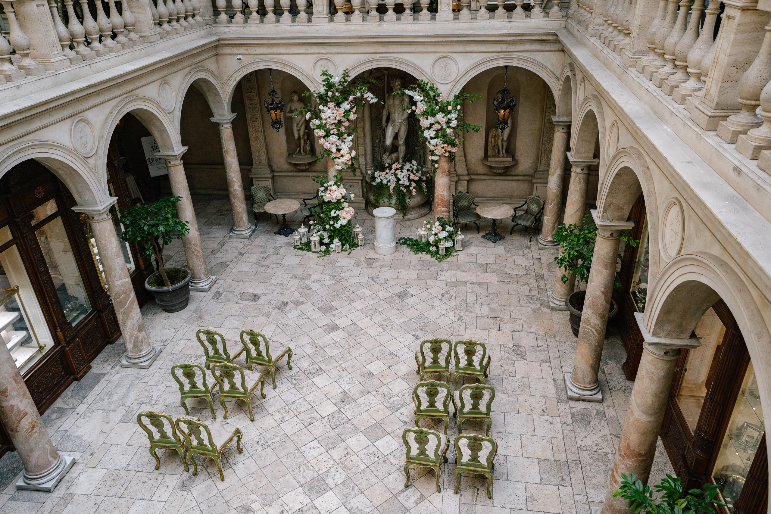 Выездная регистрация в ресторане Турандот во Флорентийском дворике