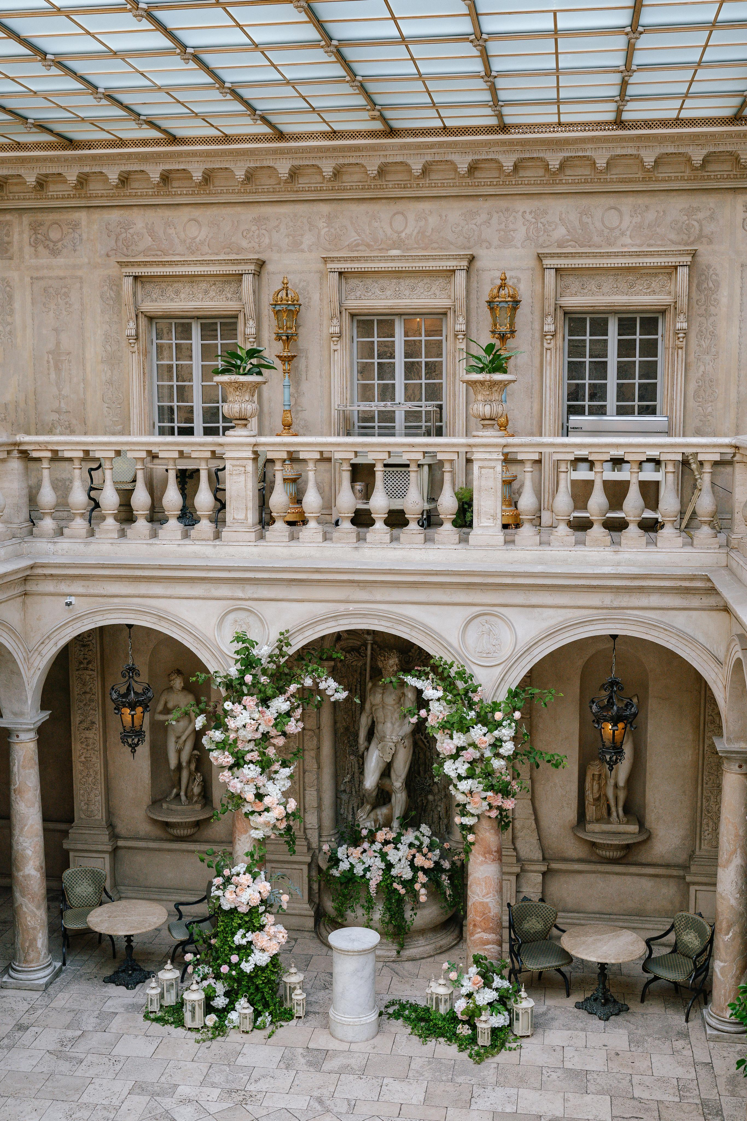 Выездная регистрация в ресторане Турандот во Флорентийском дворике