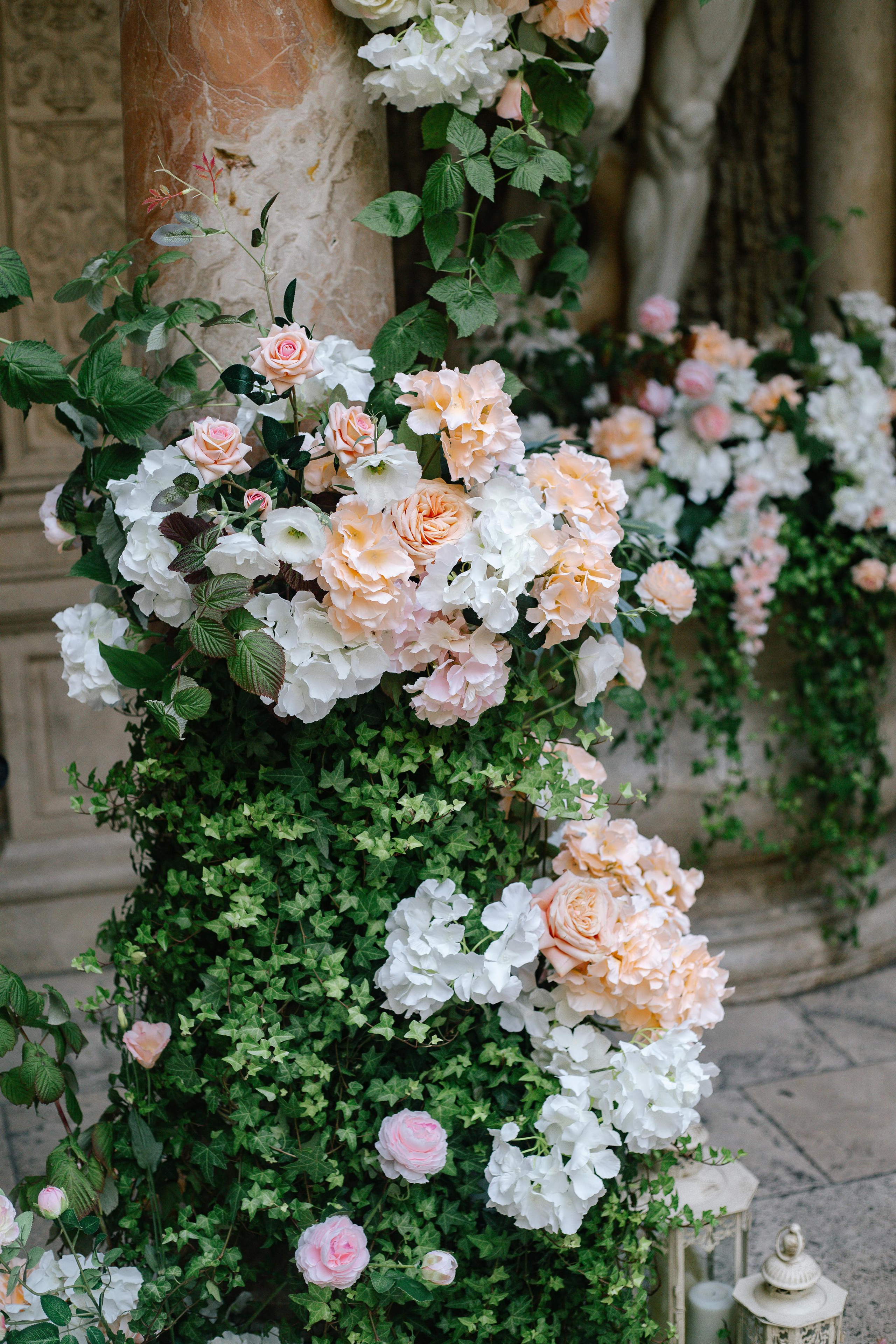 Выездная регистрация в ресторане Турандот во Флорентийском дворике