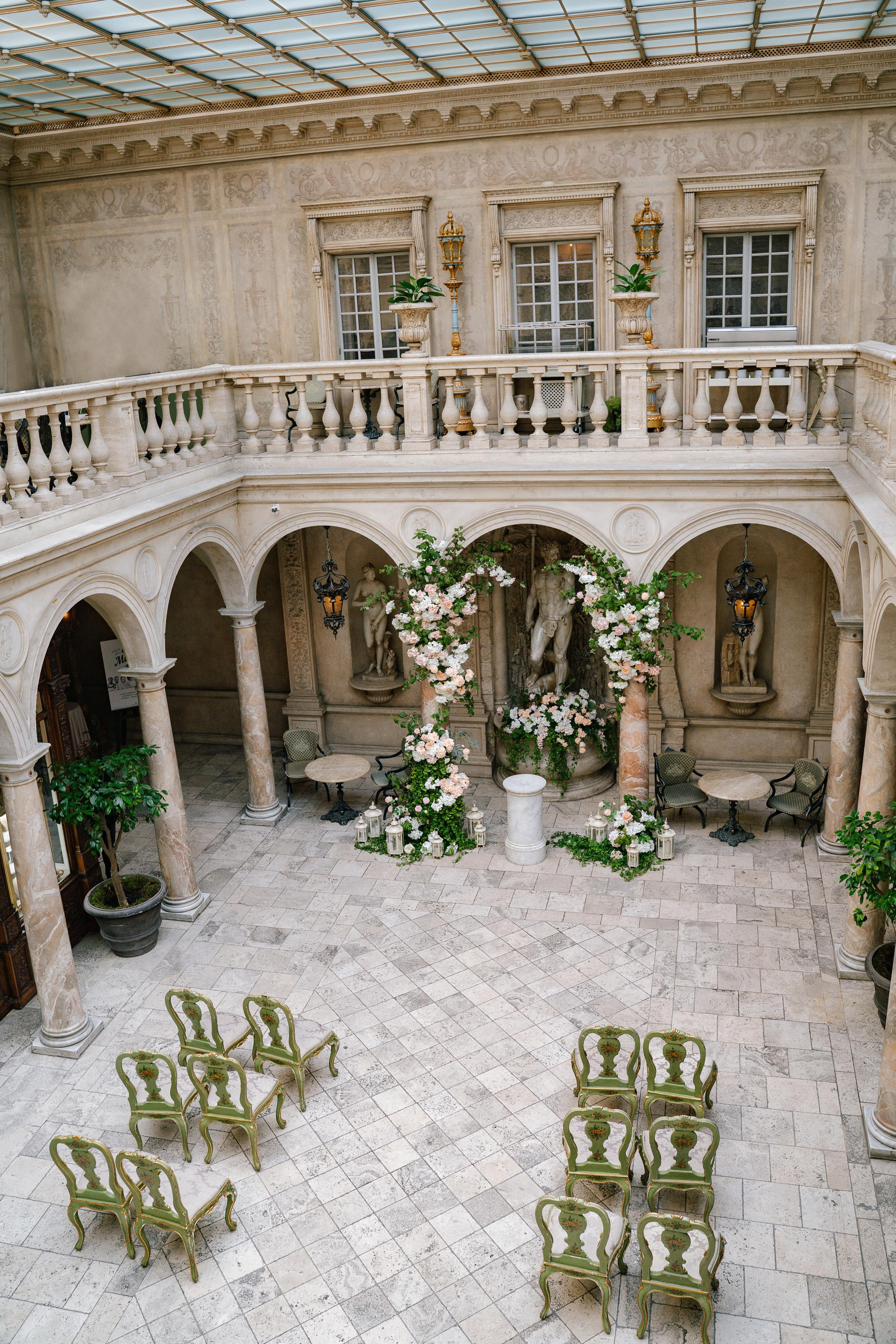 Выездная регистрация в ресторане Турандот во Флорентийском дворике